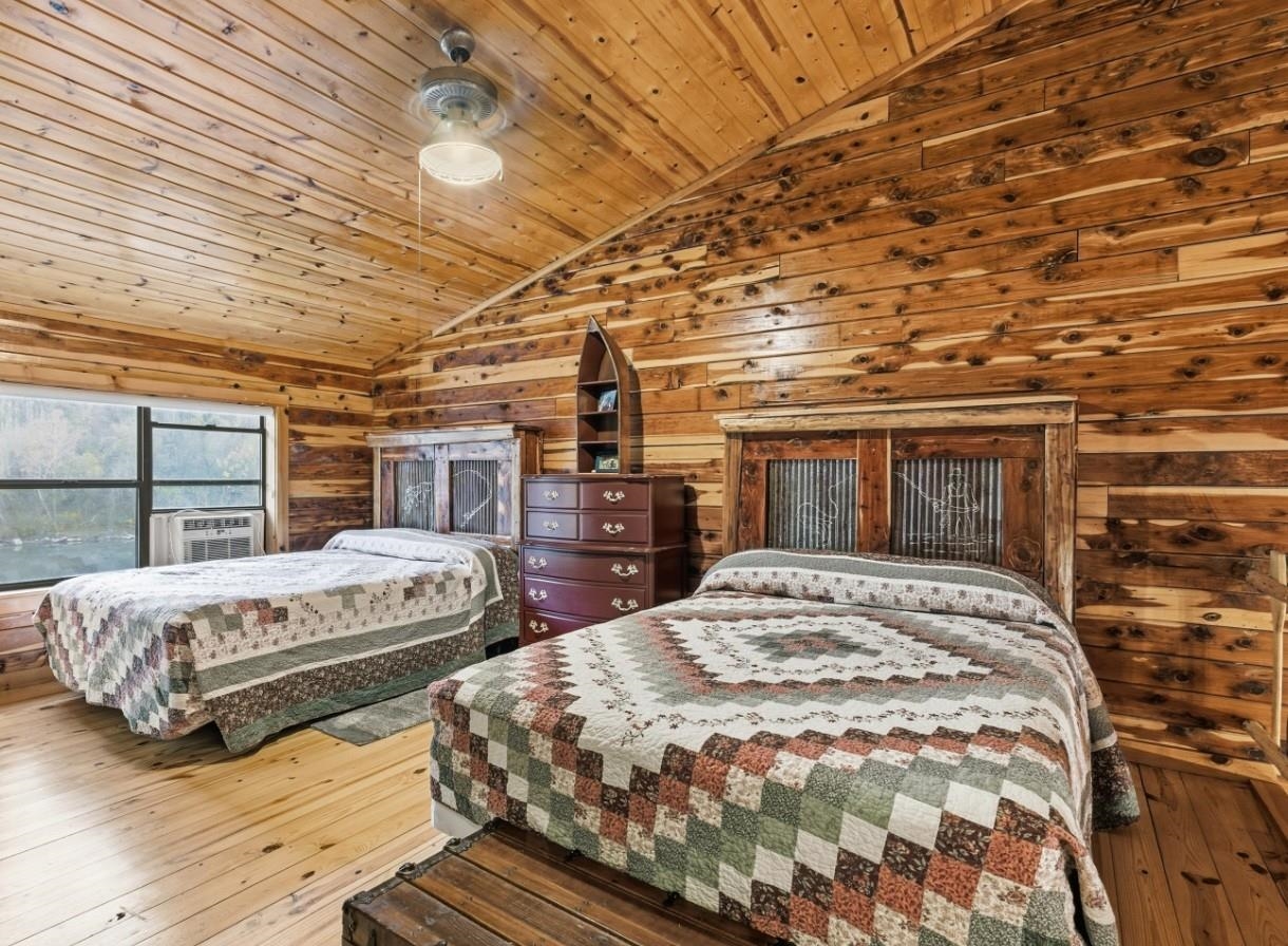 908 S Riverview 832 S Riverview Lane Mountain View, AR