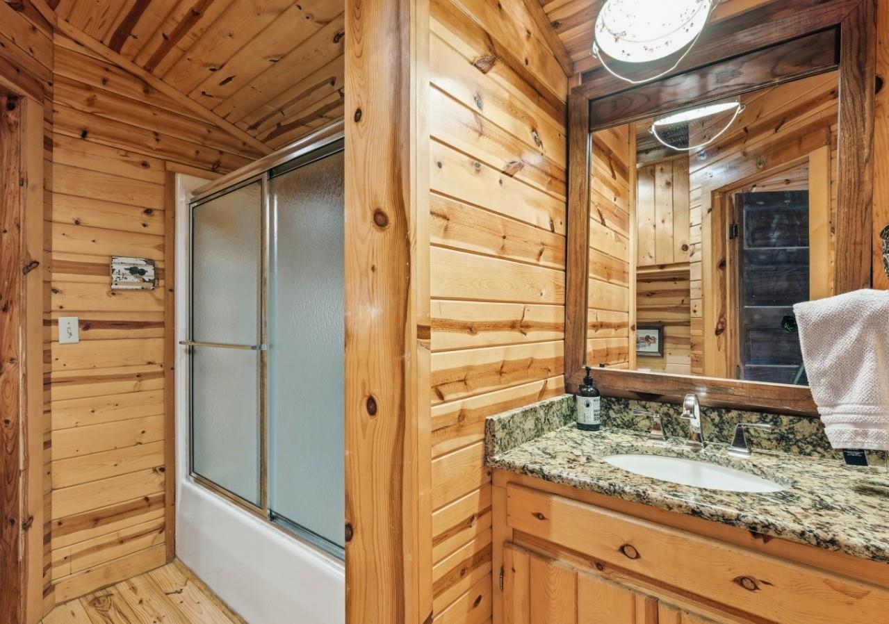 908 S Riverview 832 S Riverview Lane Mountain View, AR