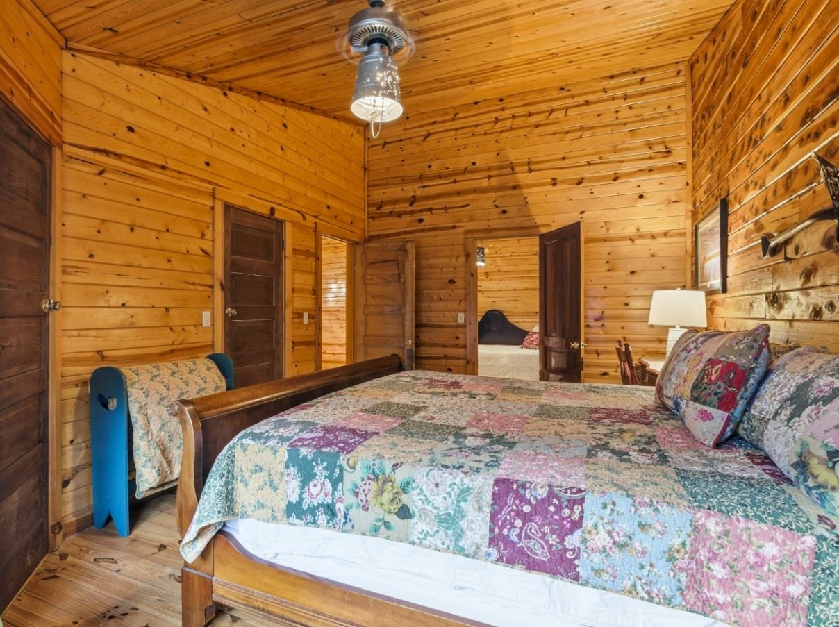 908 S Riverview 832 S Riverview Lane Mountain View, AR