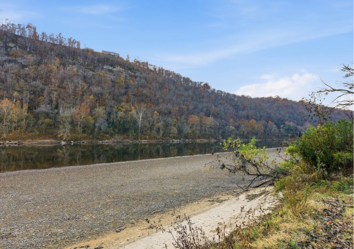 908 S Riverview 832 S Riverview Lane Mountain View, AR