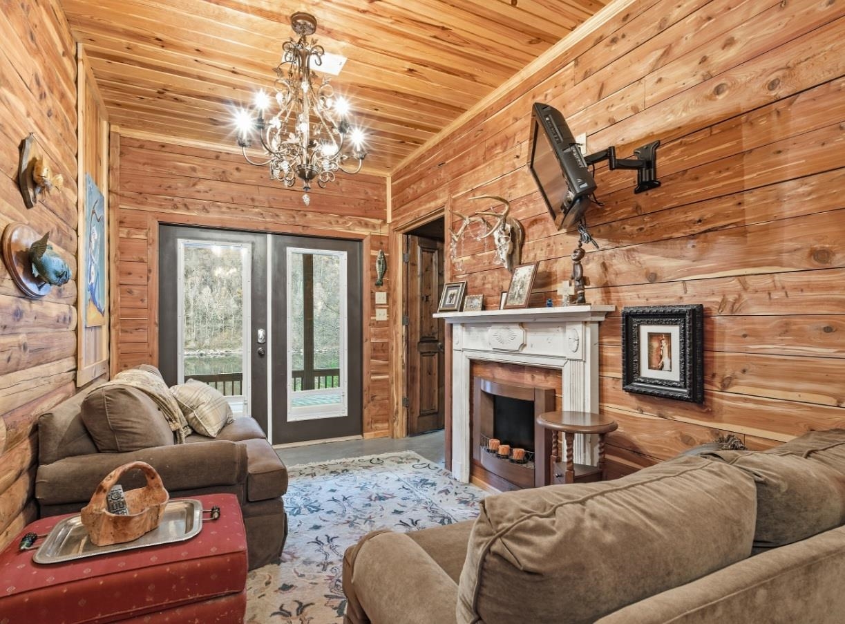 908 S Riverview 832 S Riverview Lane Mountain View, AR