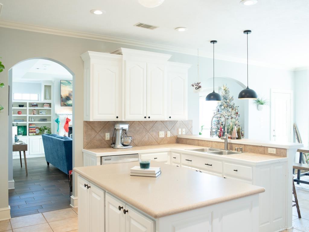 2565 Forest Vw  Conway, AR