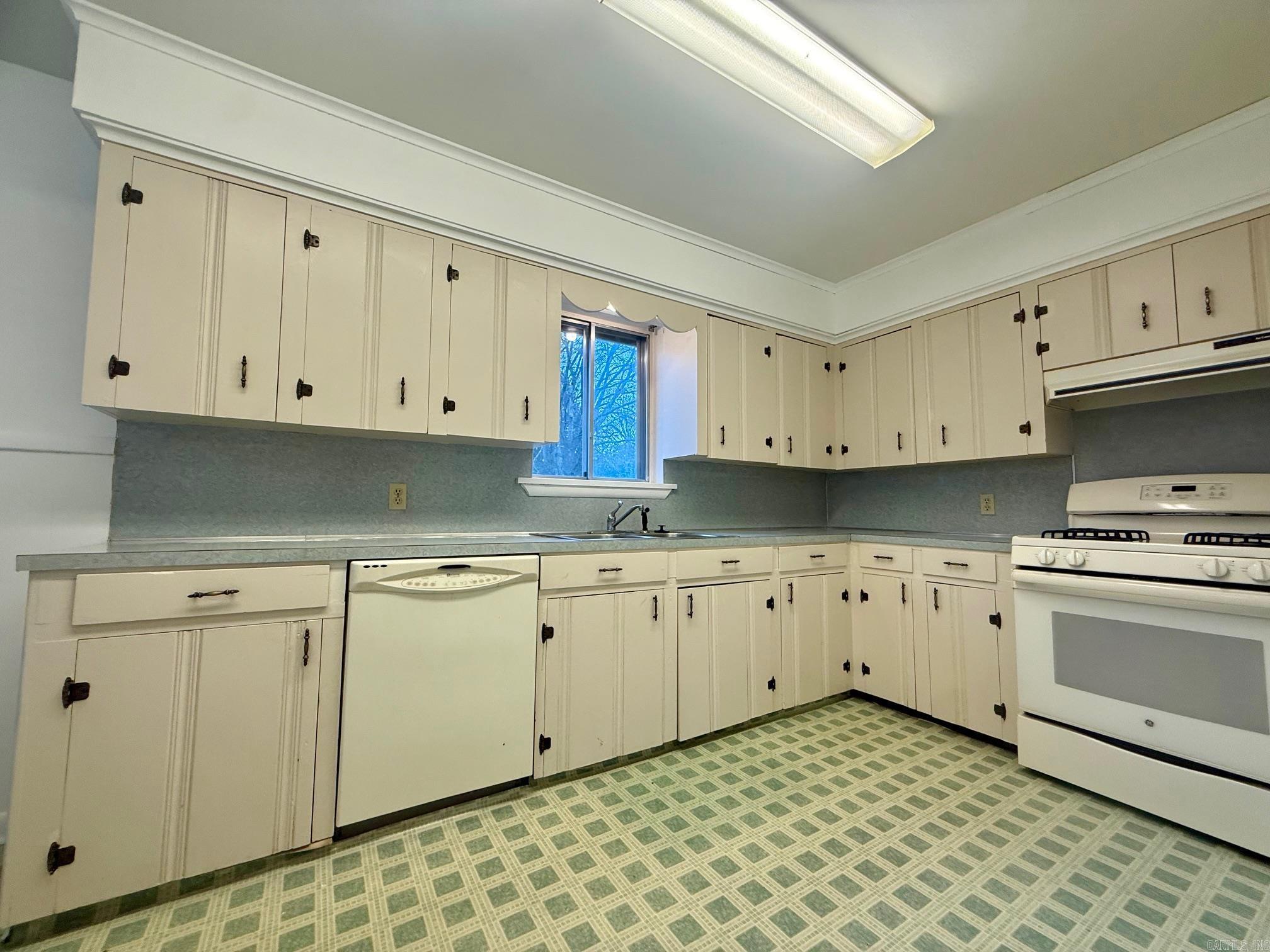 6911 W 42nd  Little Rock, AR