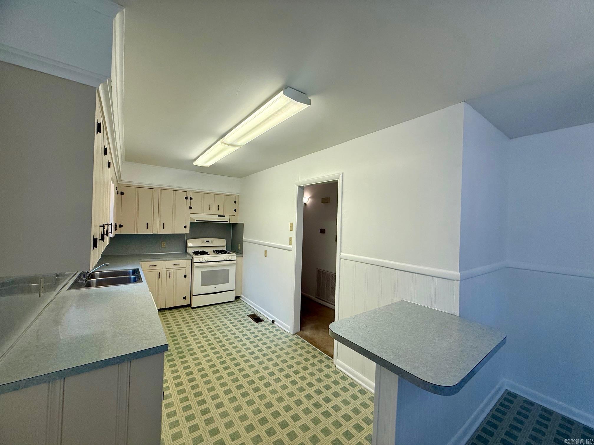 6911 W 42nd  Little Rock, AR