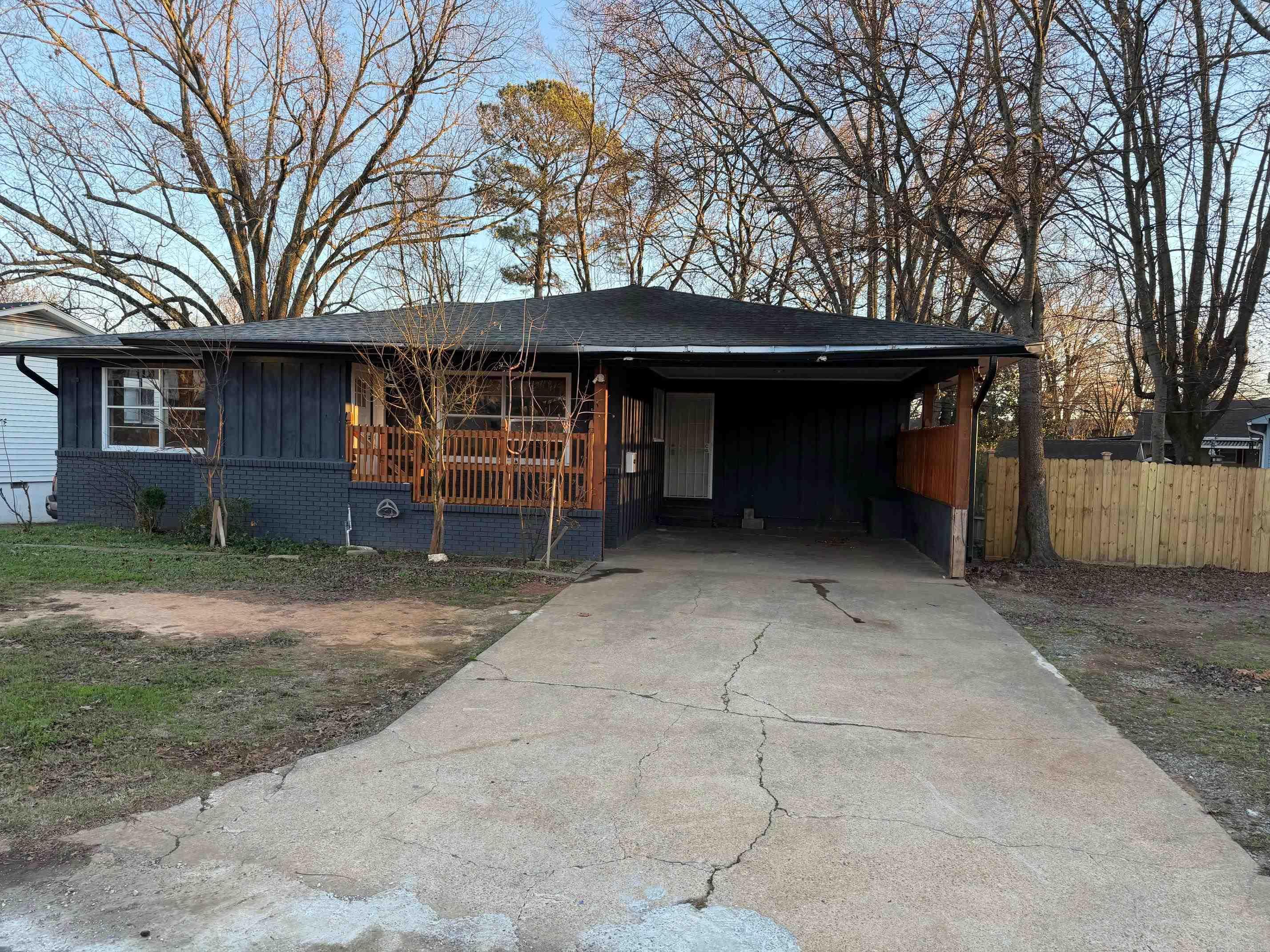 1111 E North  Benton, AR