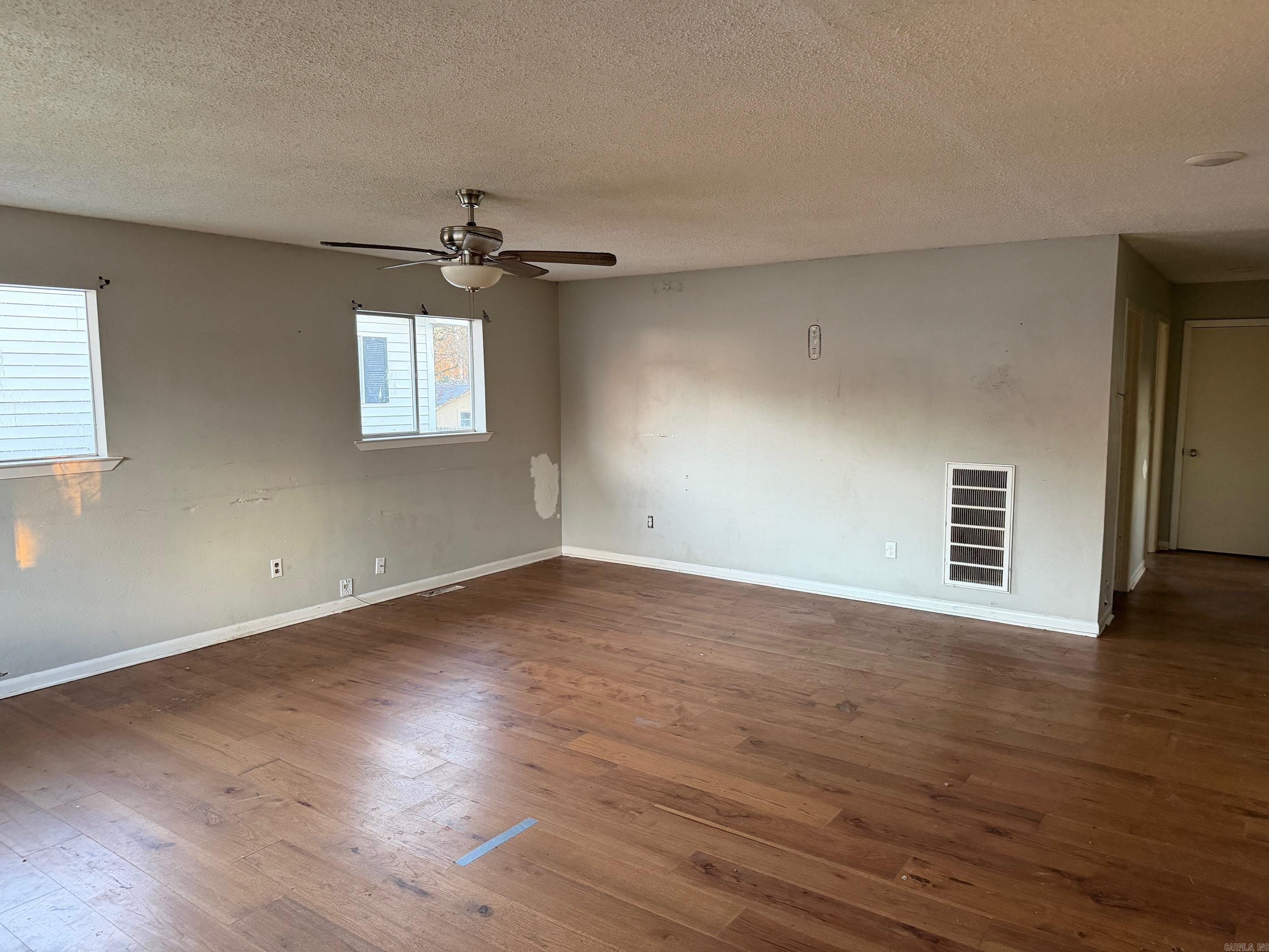 1111 E North  Benton, AR