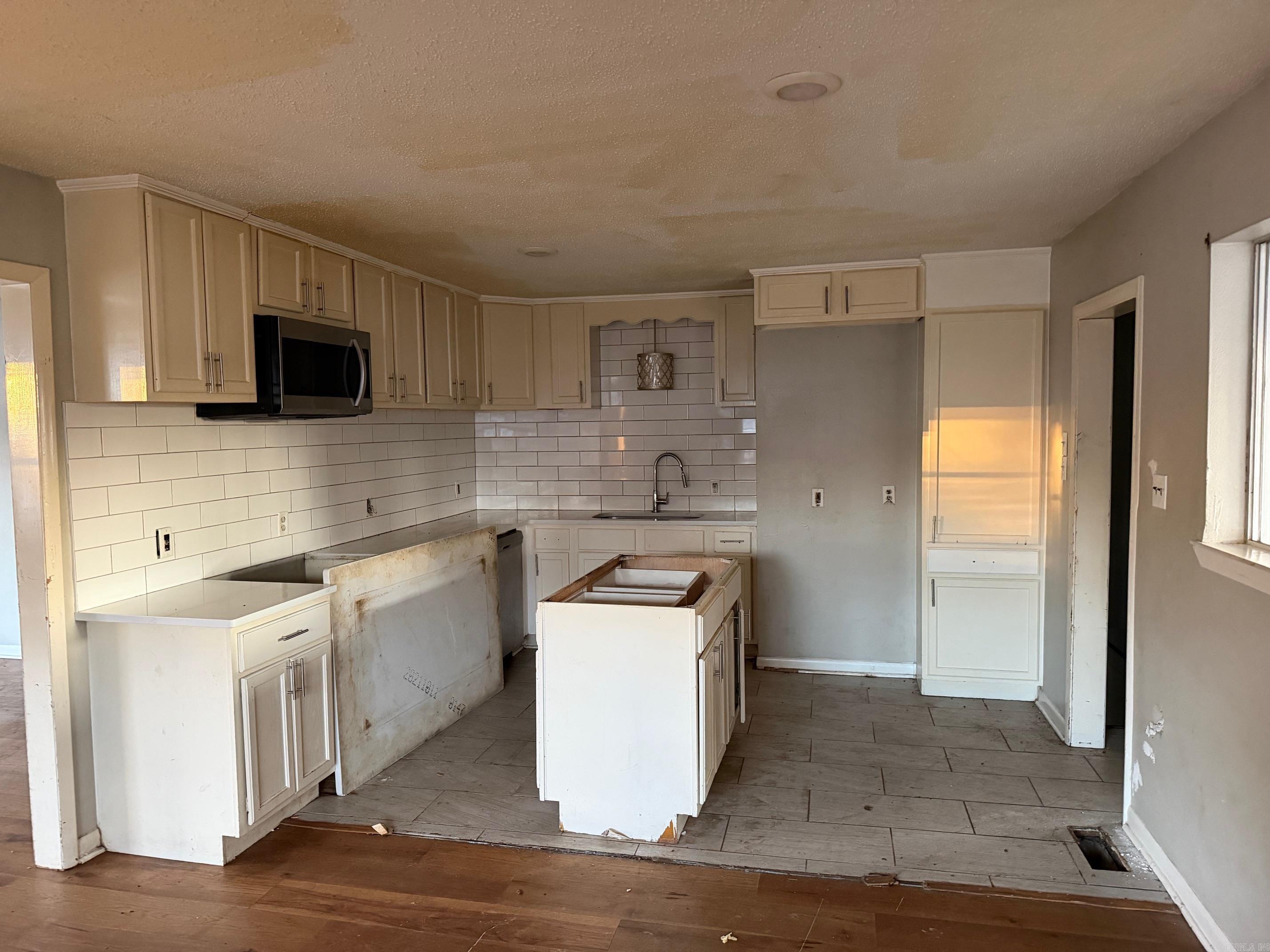 1111 E North  Benton, AR