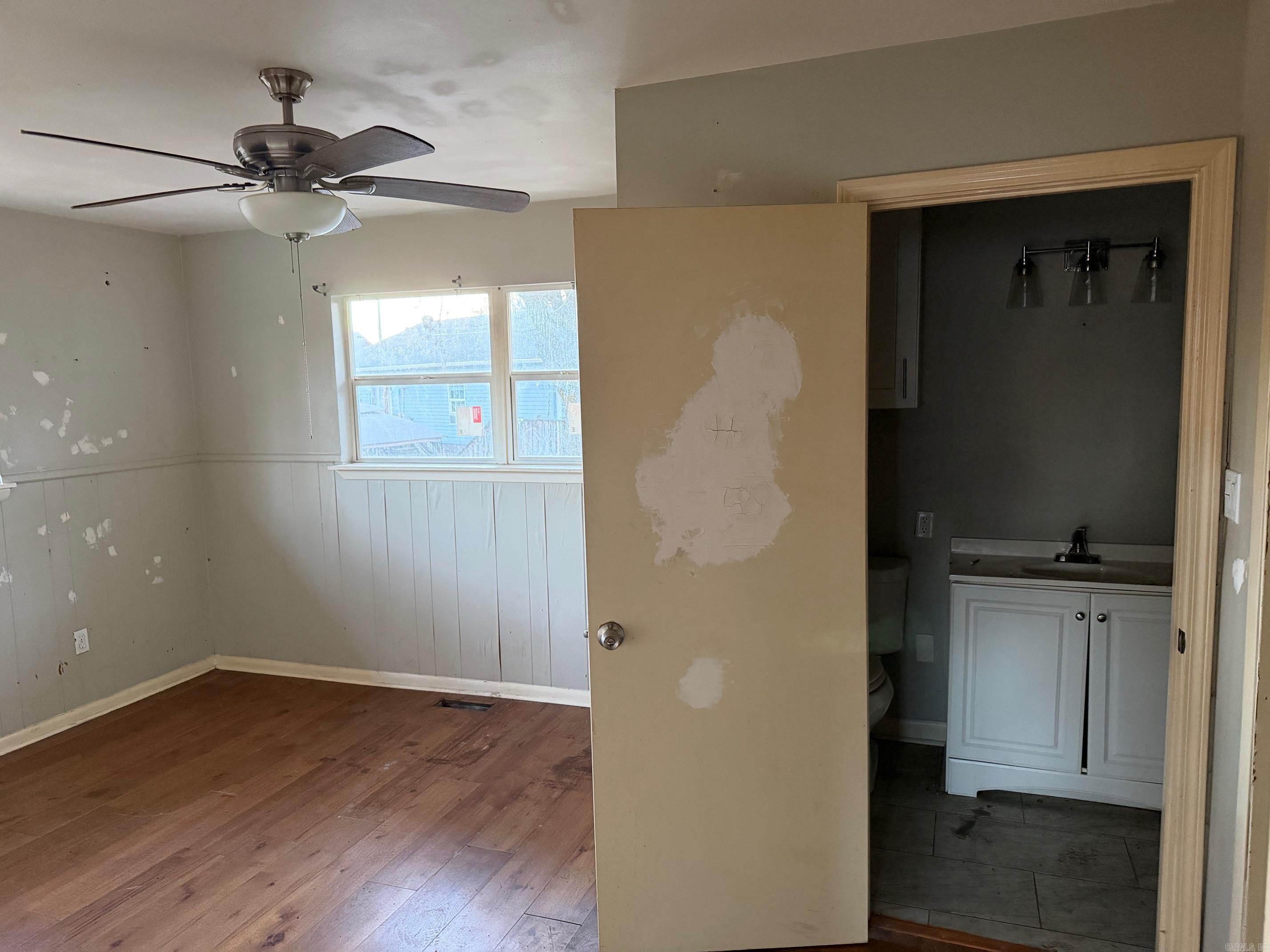 1111 E North  Benton, AR