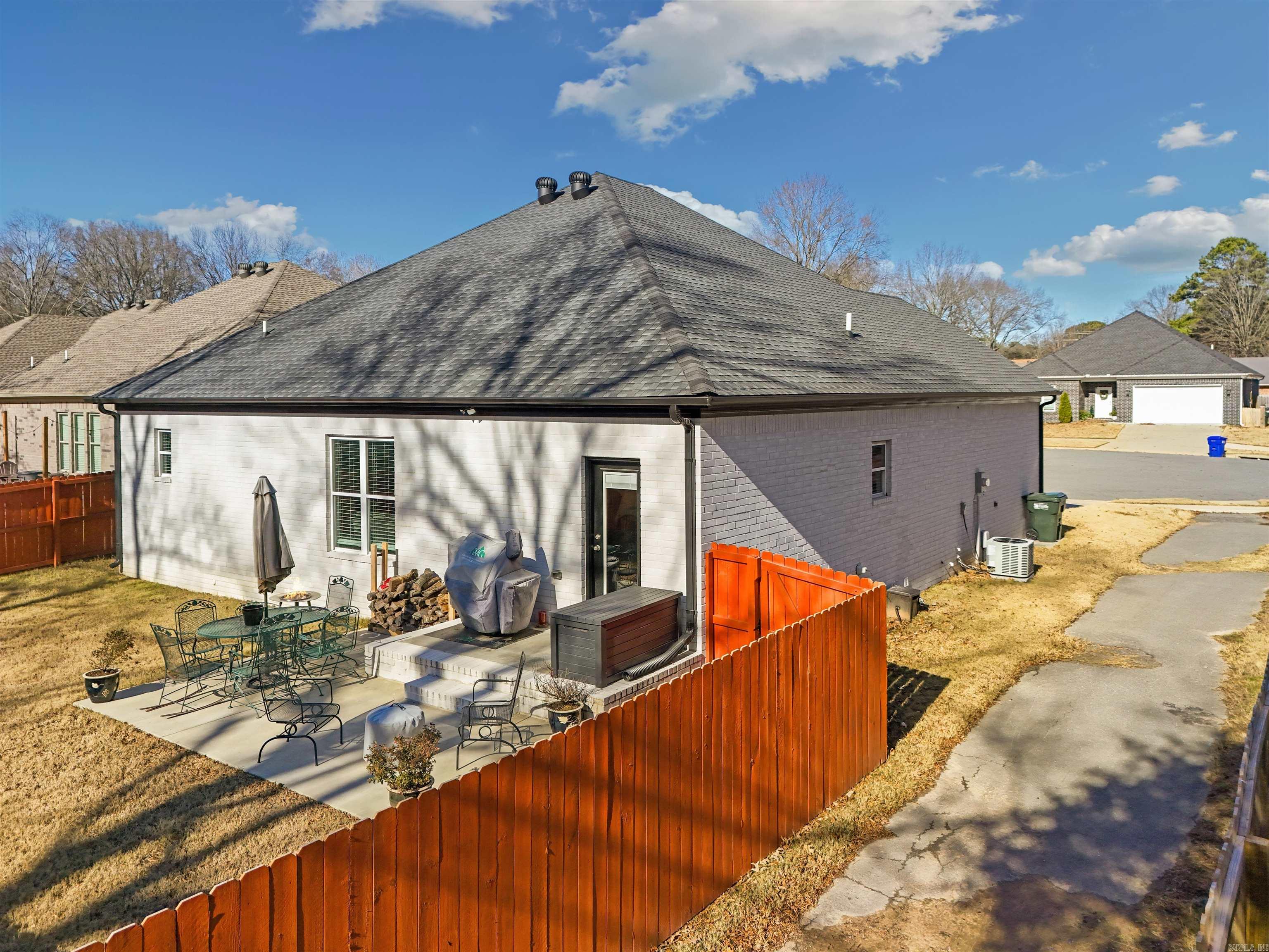 2815 Carmichael  Conway, AR