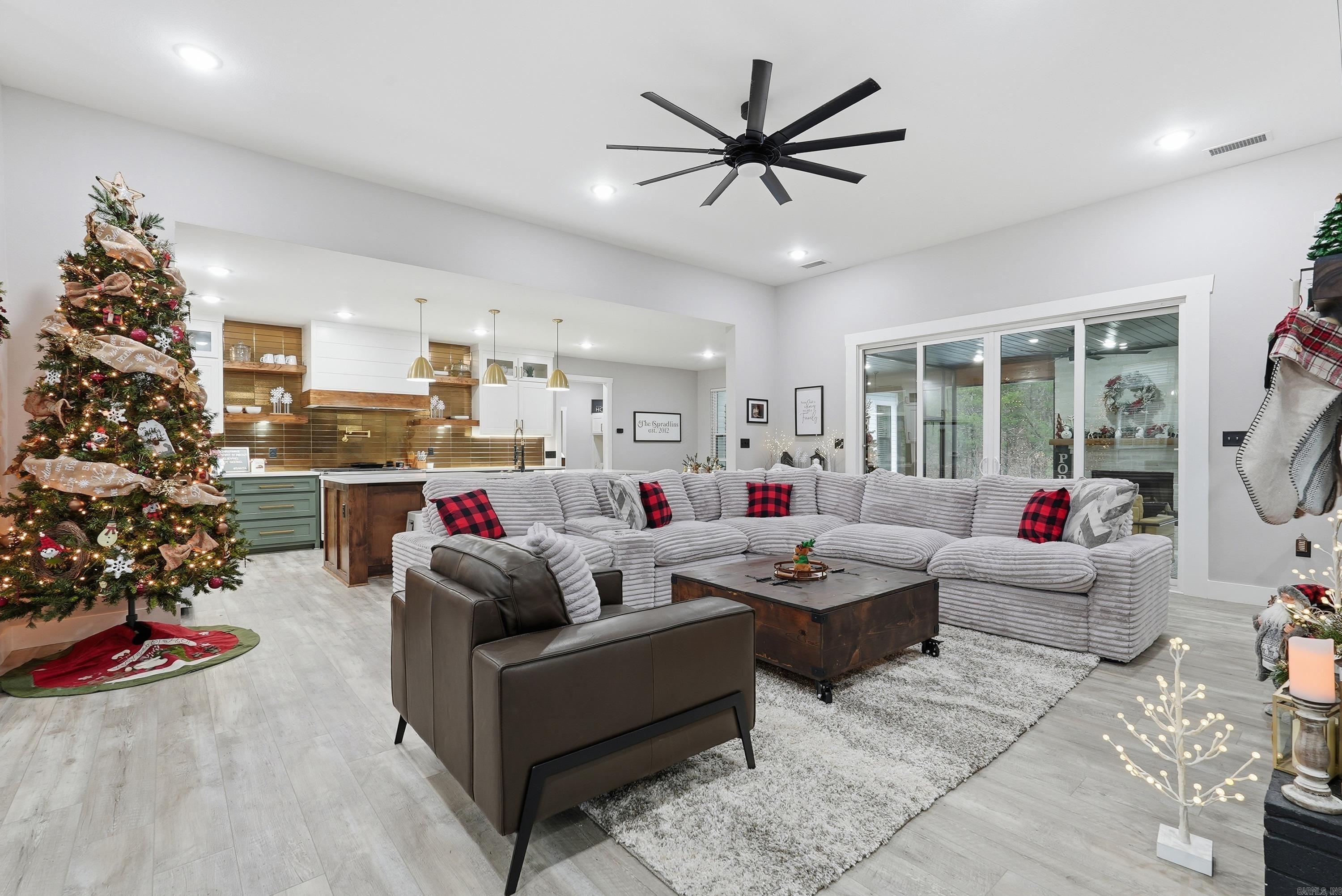 1708 E Holloway St  Morrilton, AR