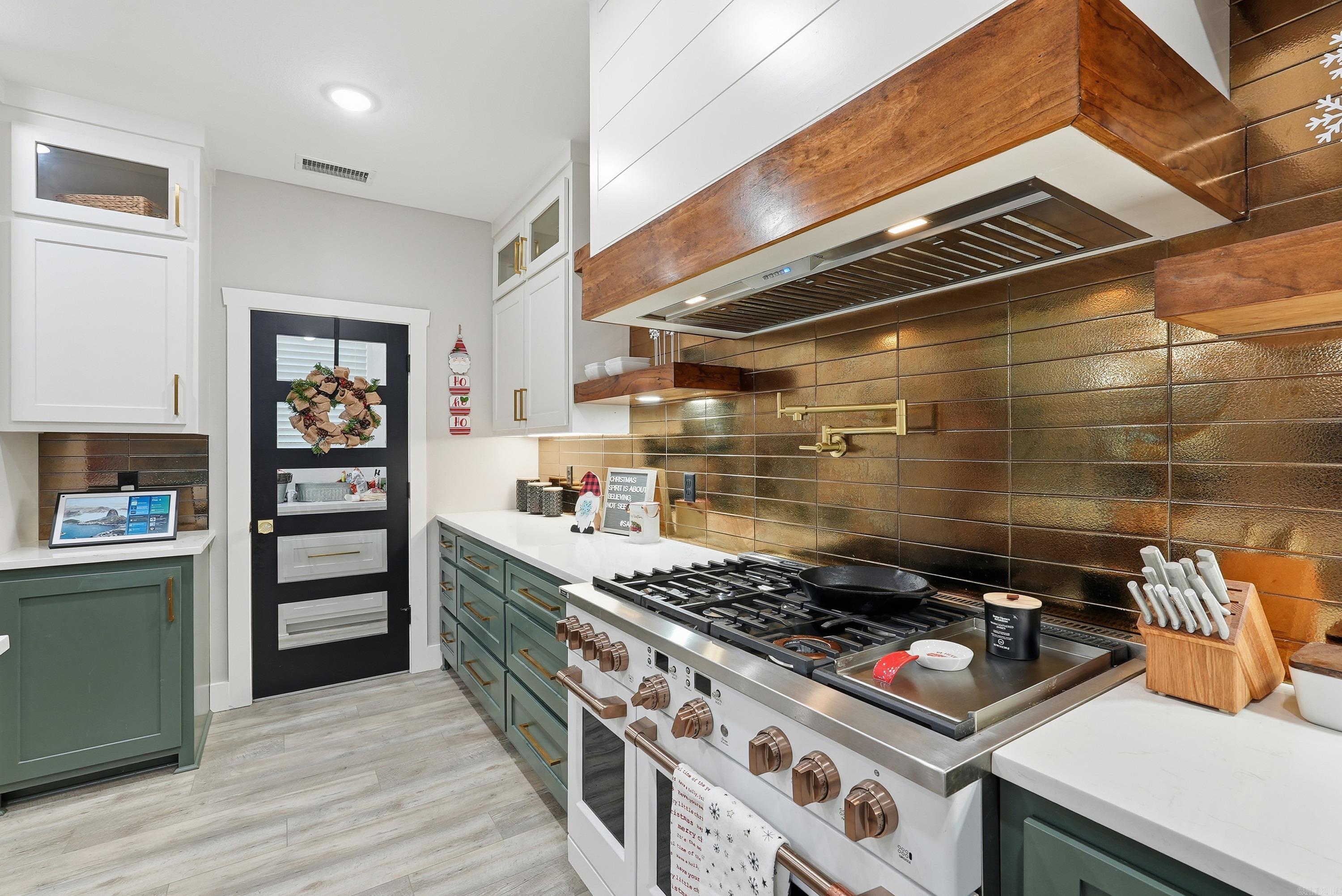 1708 E Holloway St  Morrilton, AR