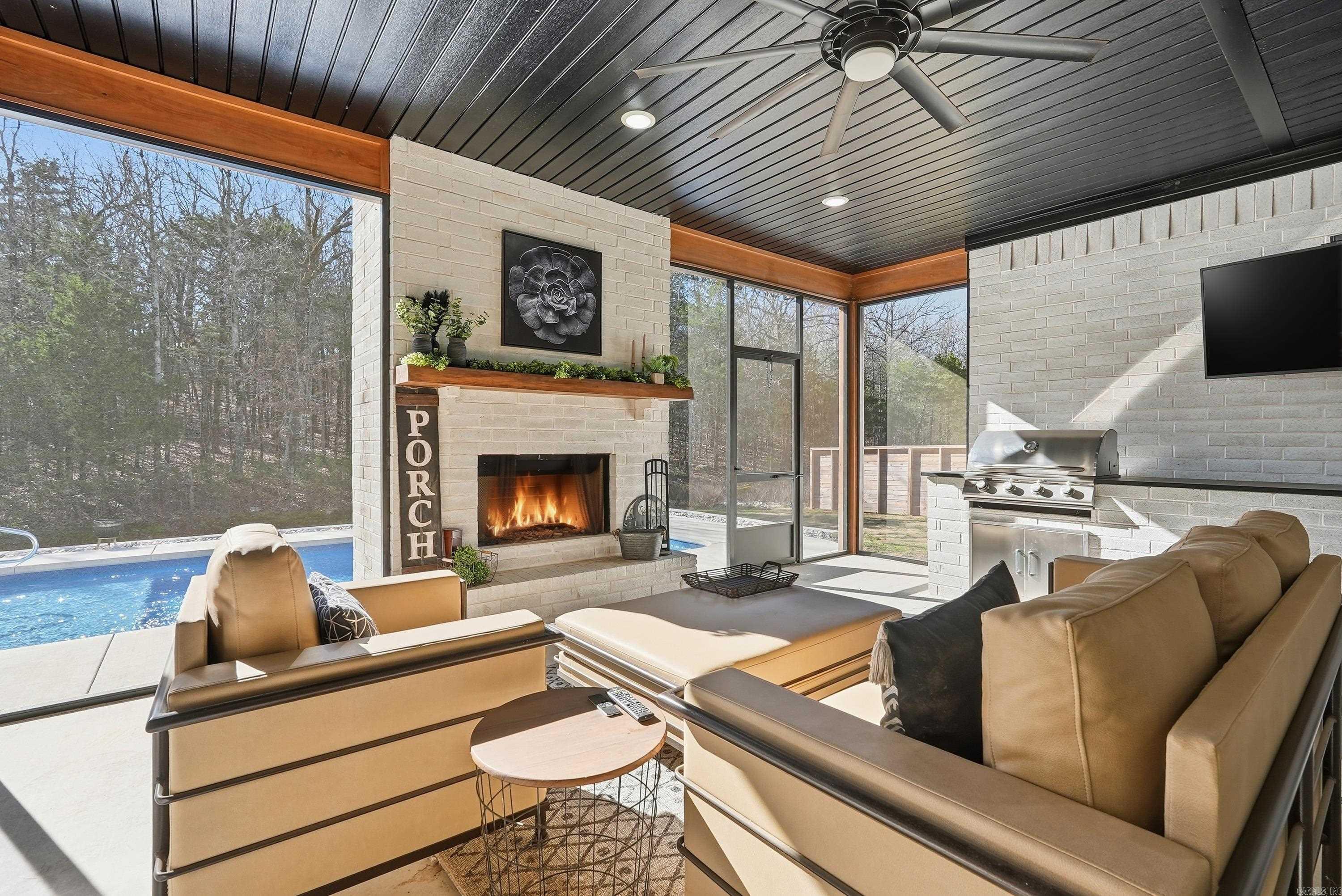 1708 E Holloway St Morrilton, AR 72110