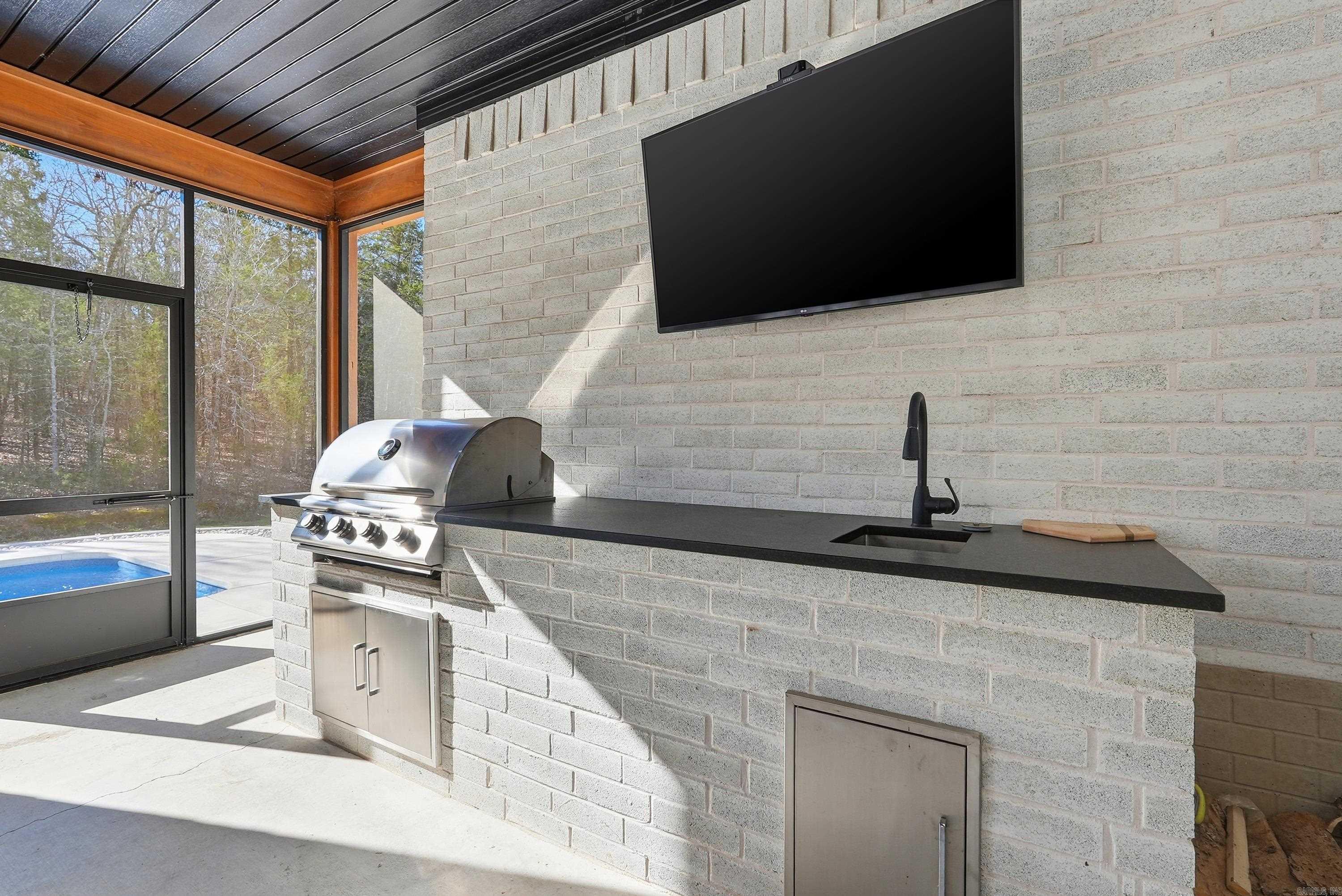 1708 E Holloway St Morrilton, AR 72110