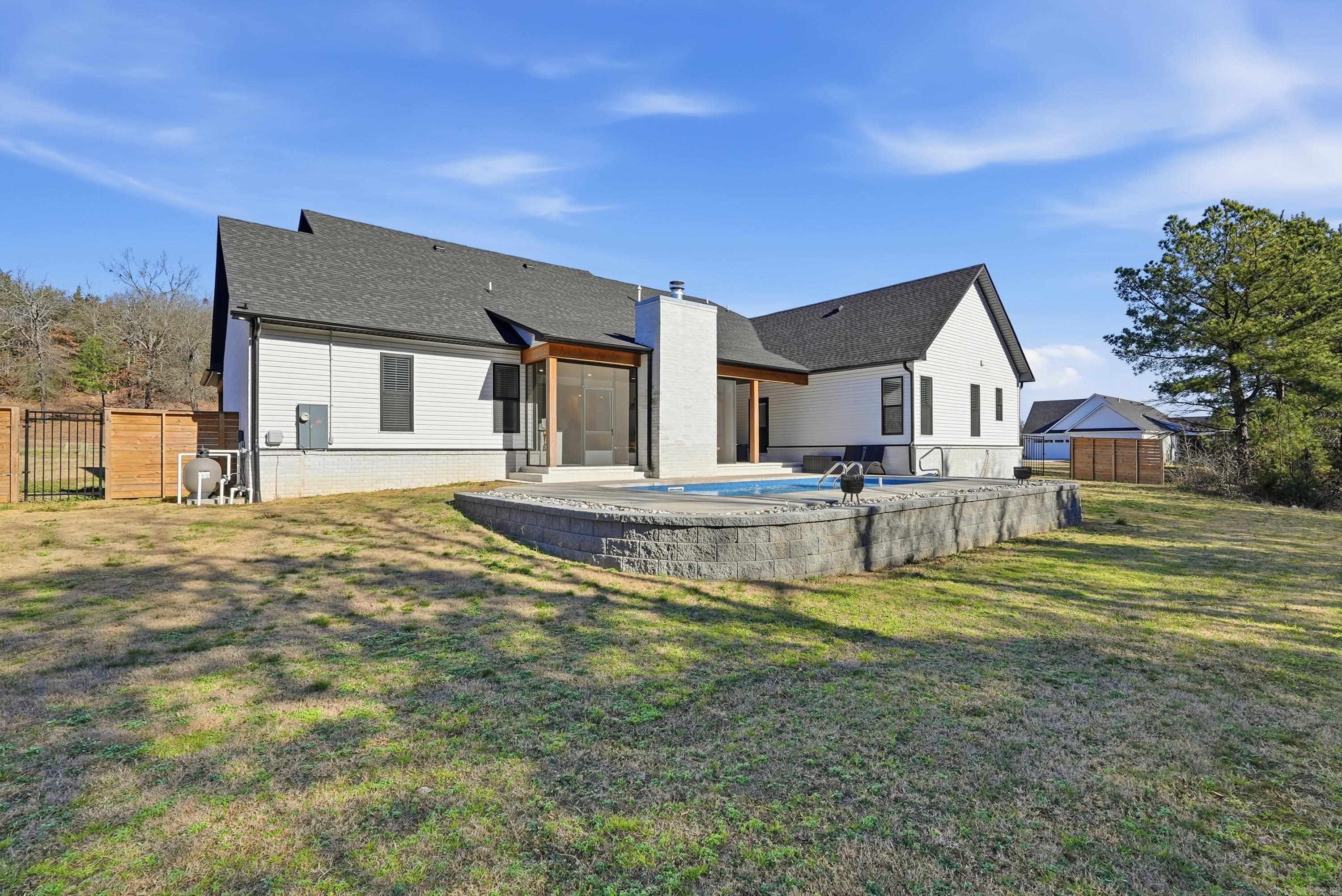 1708 E Holloway St Morrilton, AR 72110