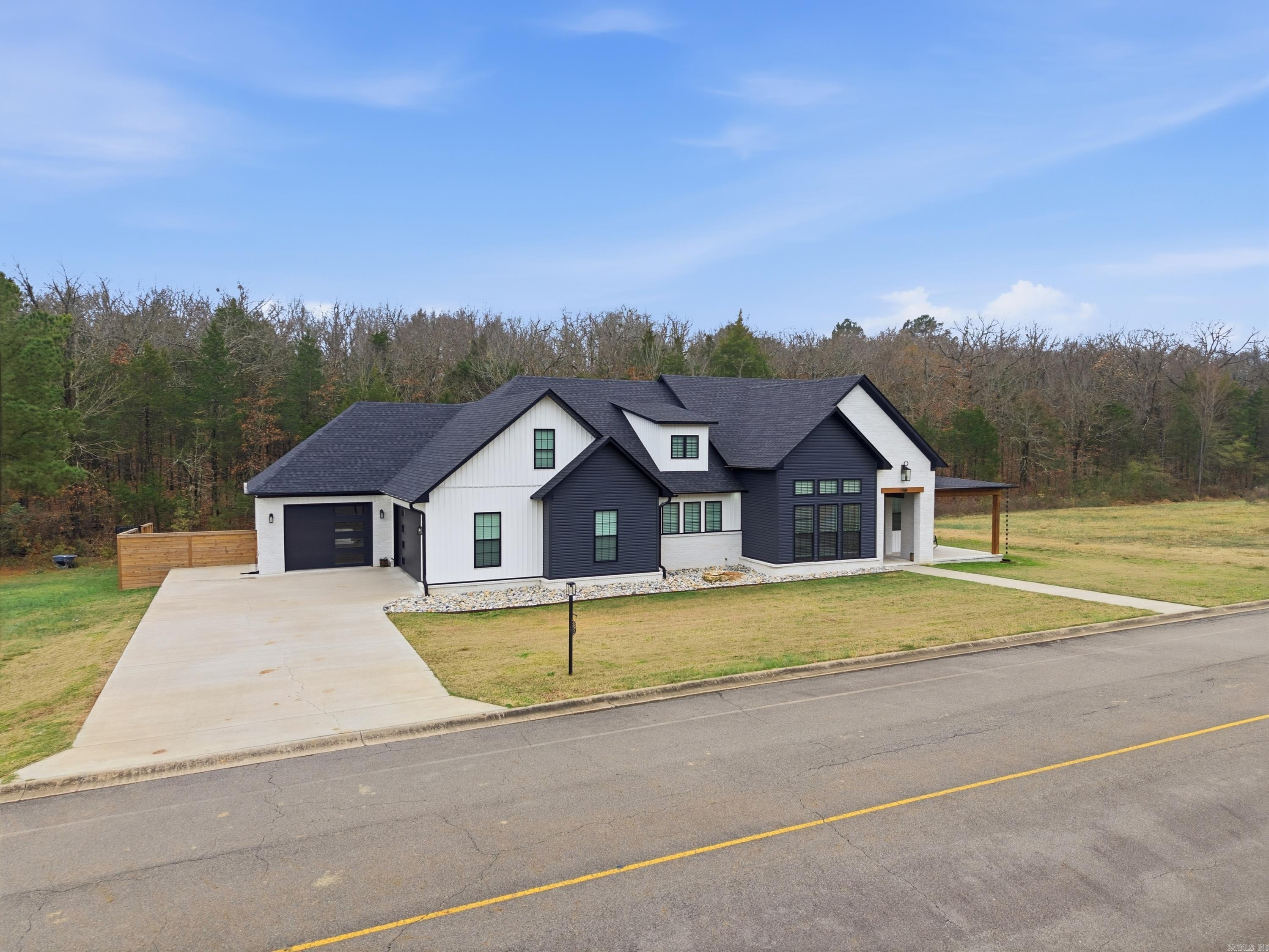 1708 E Holloway St  Morrilton, AR