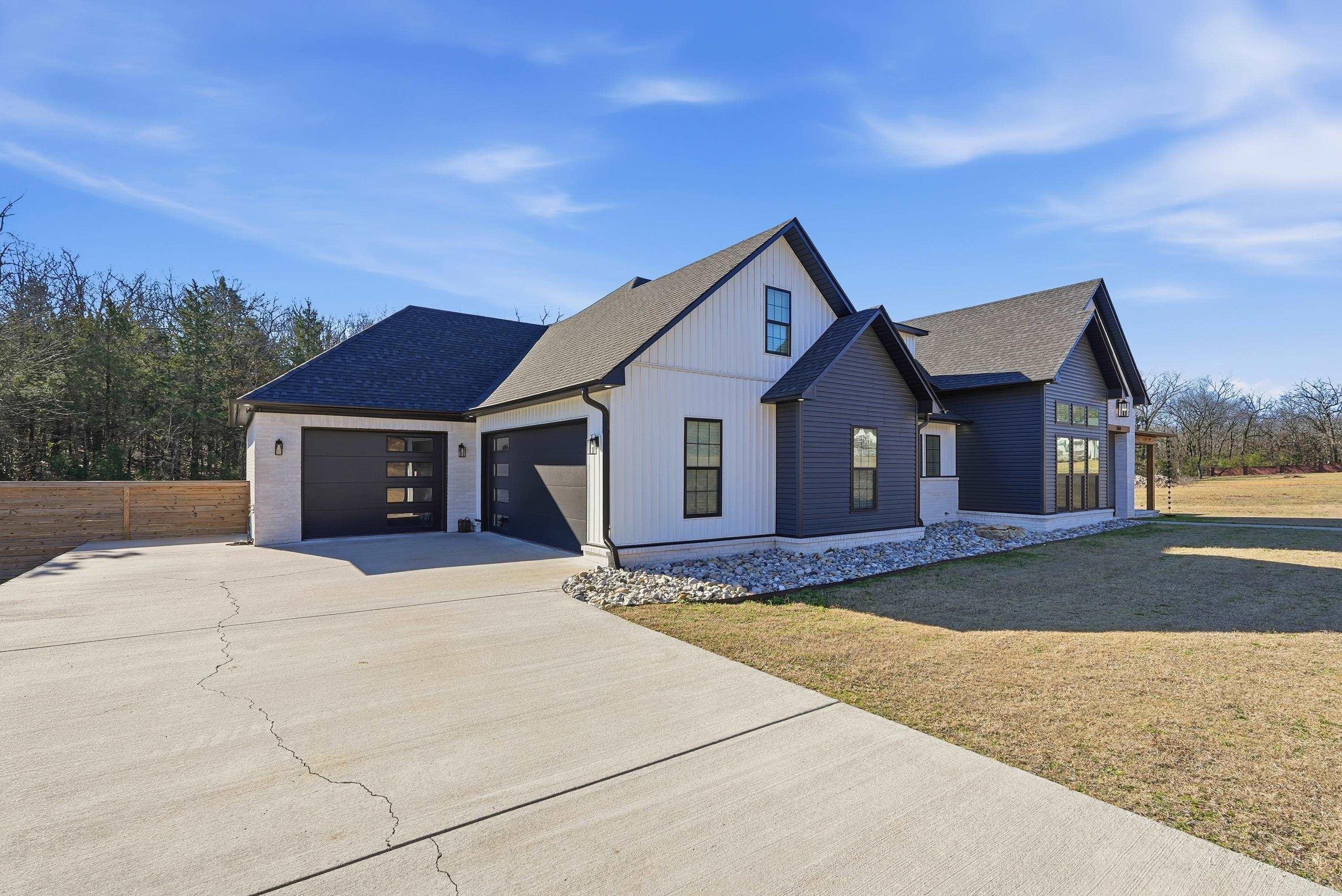 1708 E Holloway St Morrilton, AR 72110