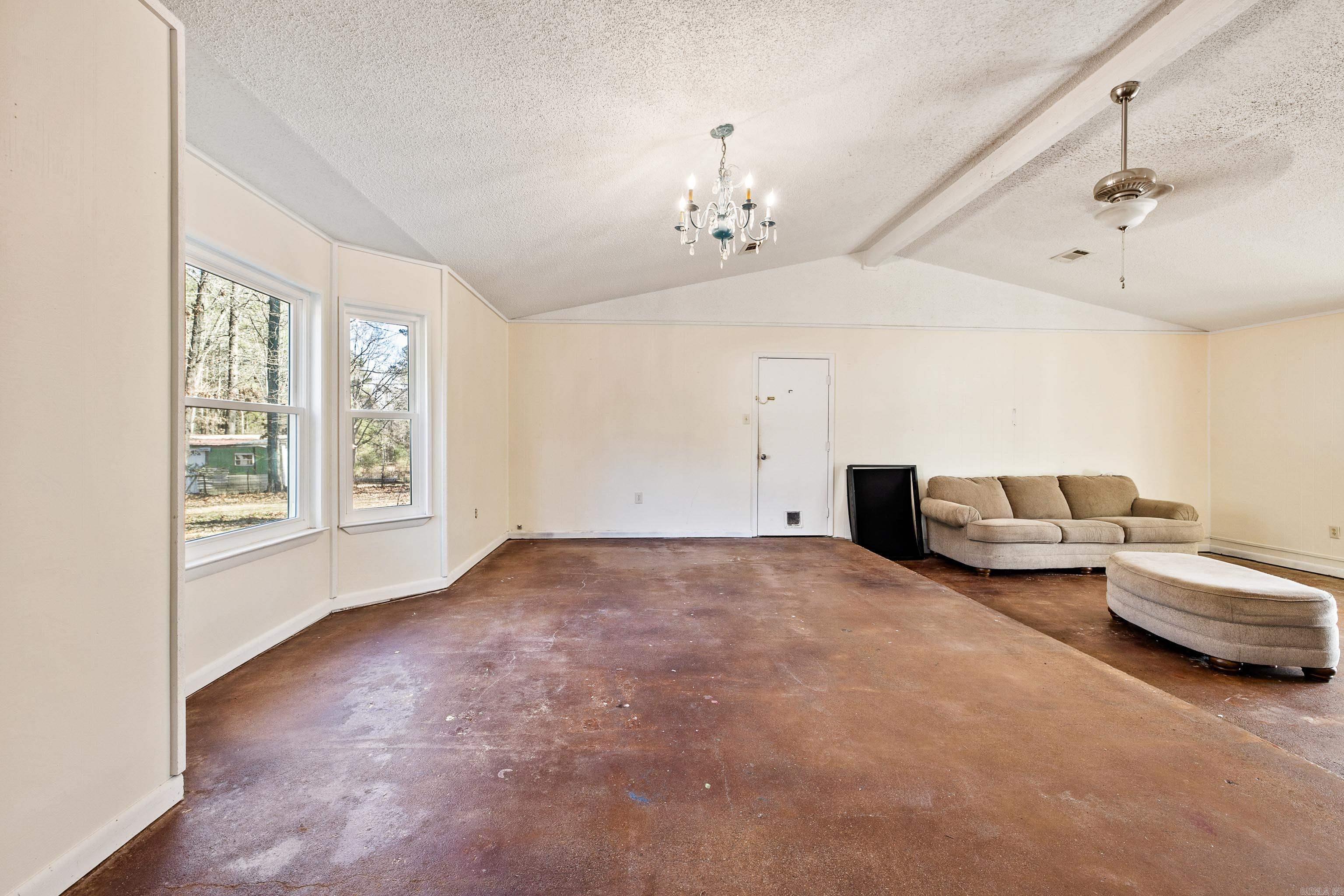 8422 Robinwood Dr  Mabelvale, AR