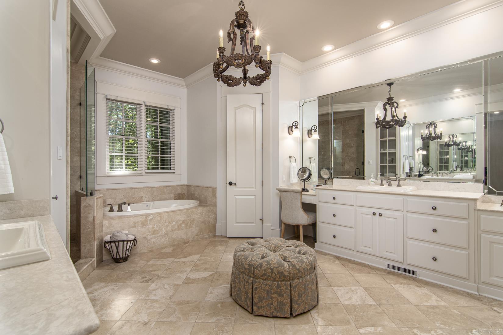 60 Sologne Cir  Little Rock, AR