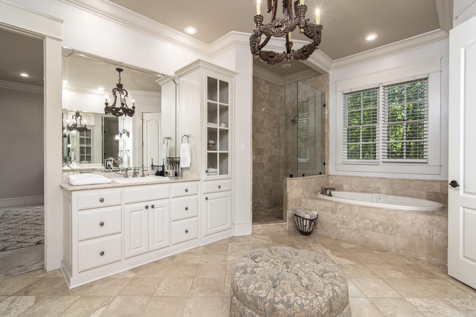 60 Sologne Cir  Little Rock, AR