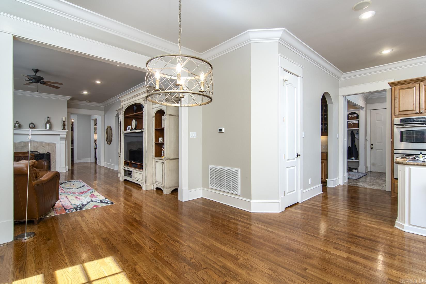 60 Sologne Cir  Little Rock, AR