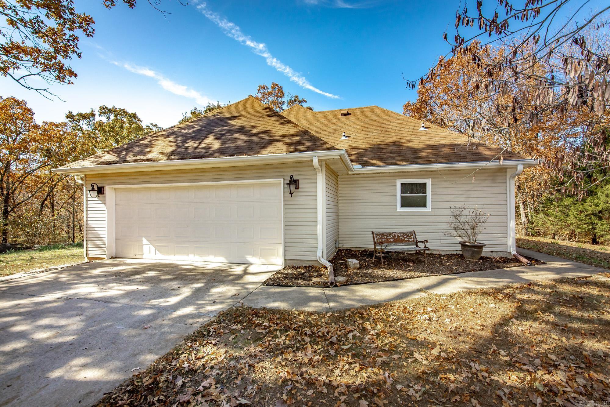 917 Lewisburg  Austin, AR