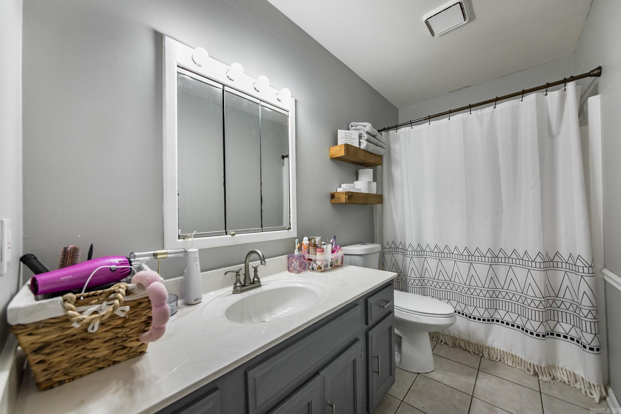 917 Lewisburg  Austin, AR