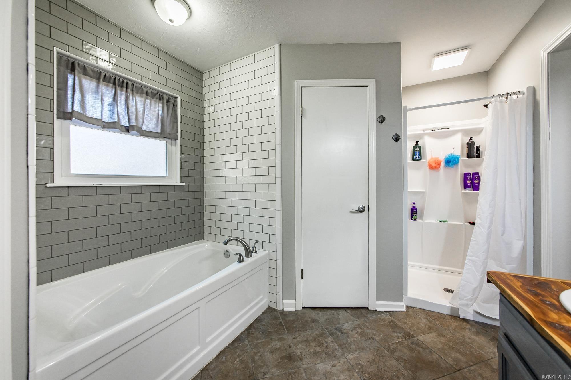 917 Lewisburg  Austin, AR