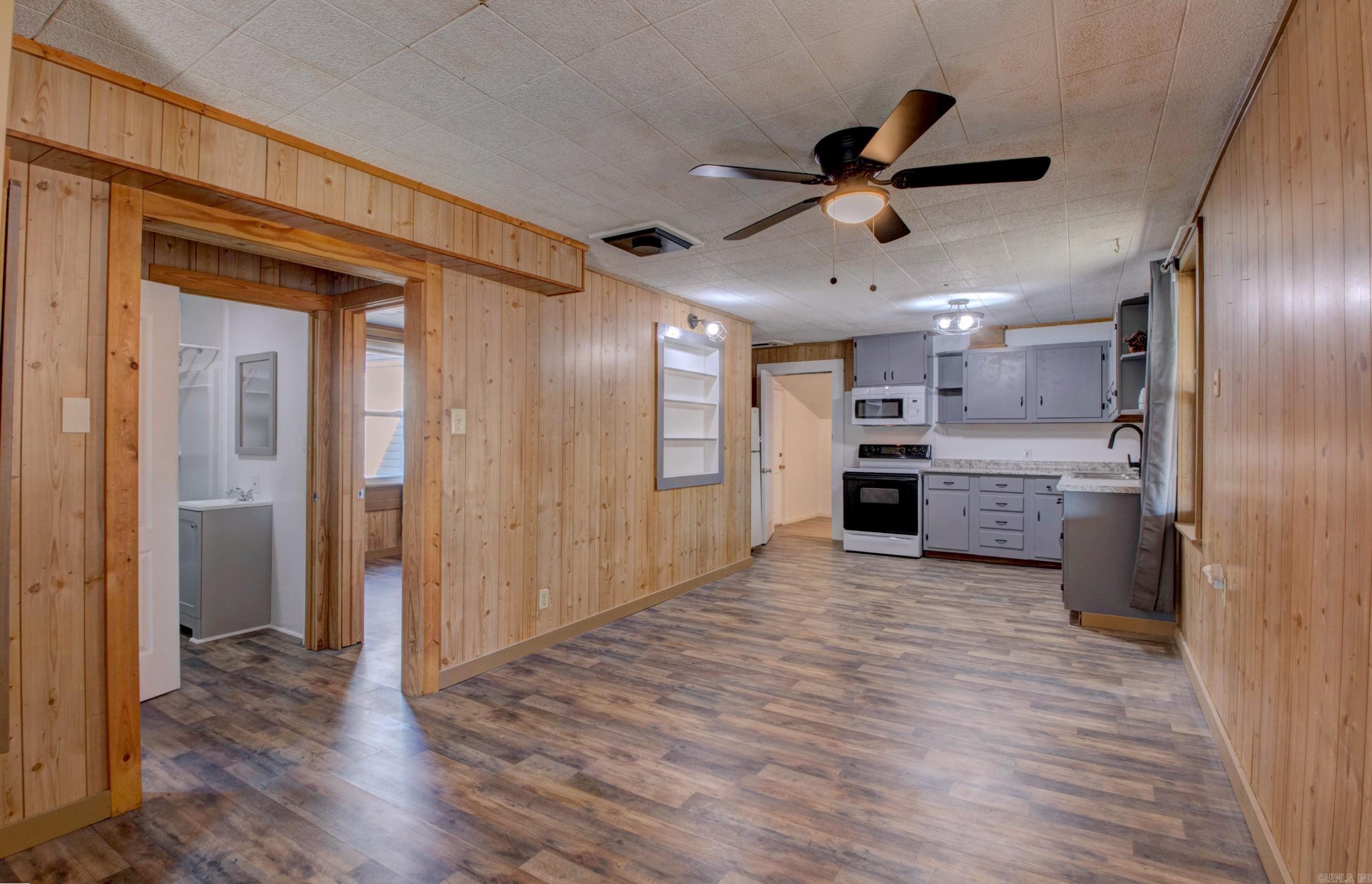 1612 Ridge Road  El Paso, AR