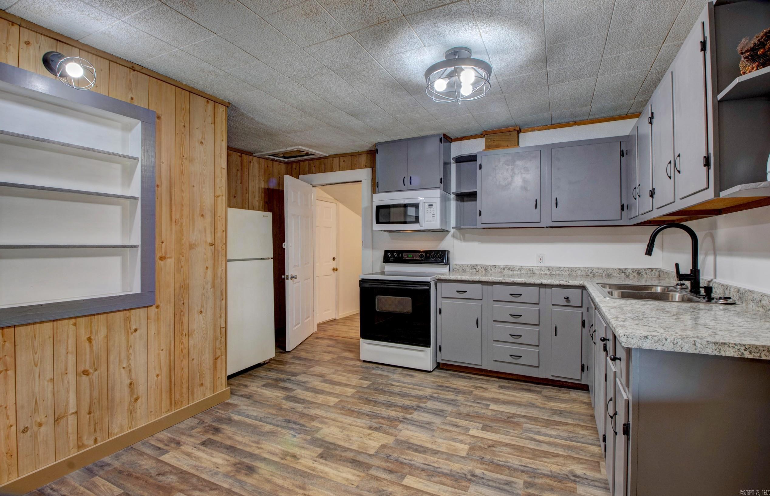 1612 Ridge Road  El Paso, AR