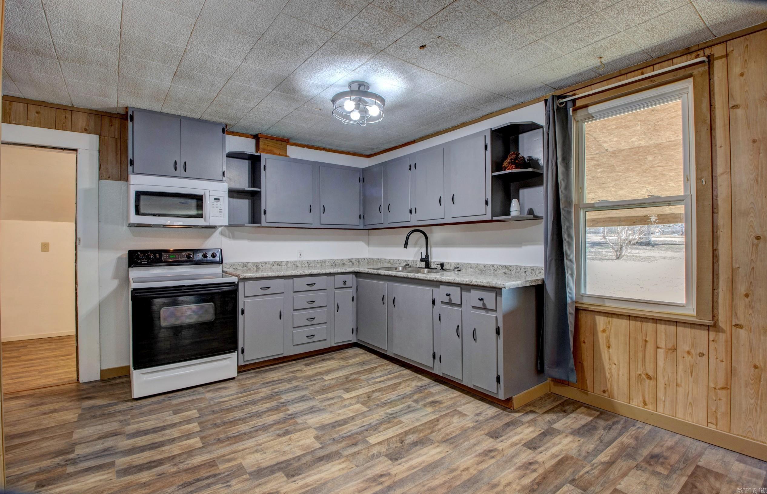 1612 Ridge Road  El Paso, AR