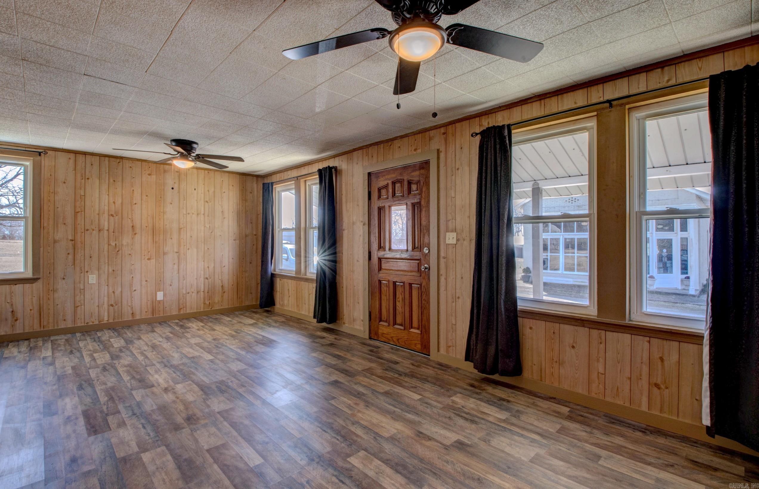 1612 Ridge Road  El Paso, AR