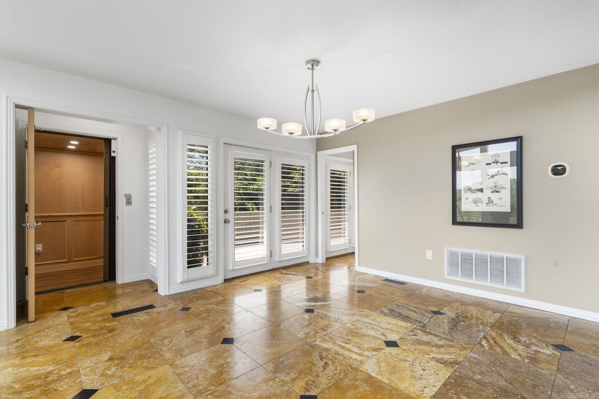 1140 E Lakefront Drive  Fayetteville, AR