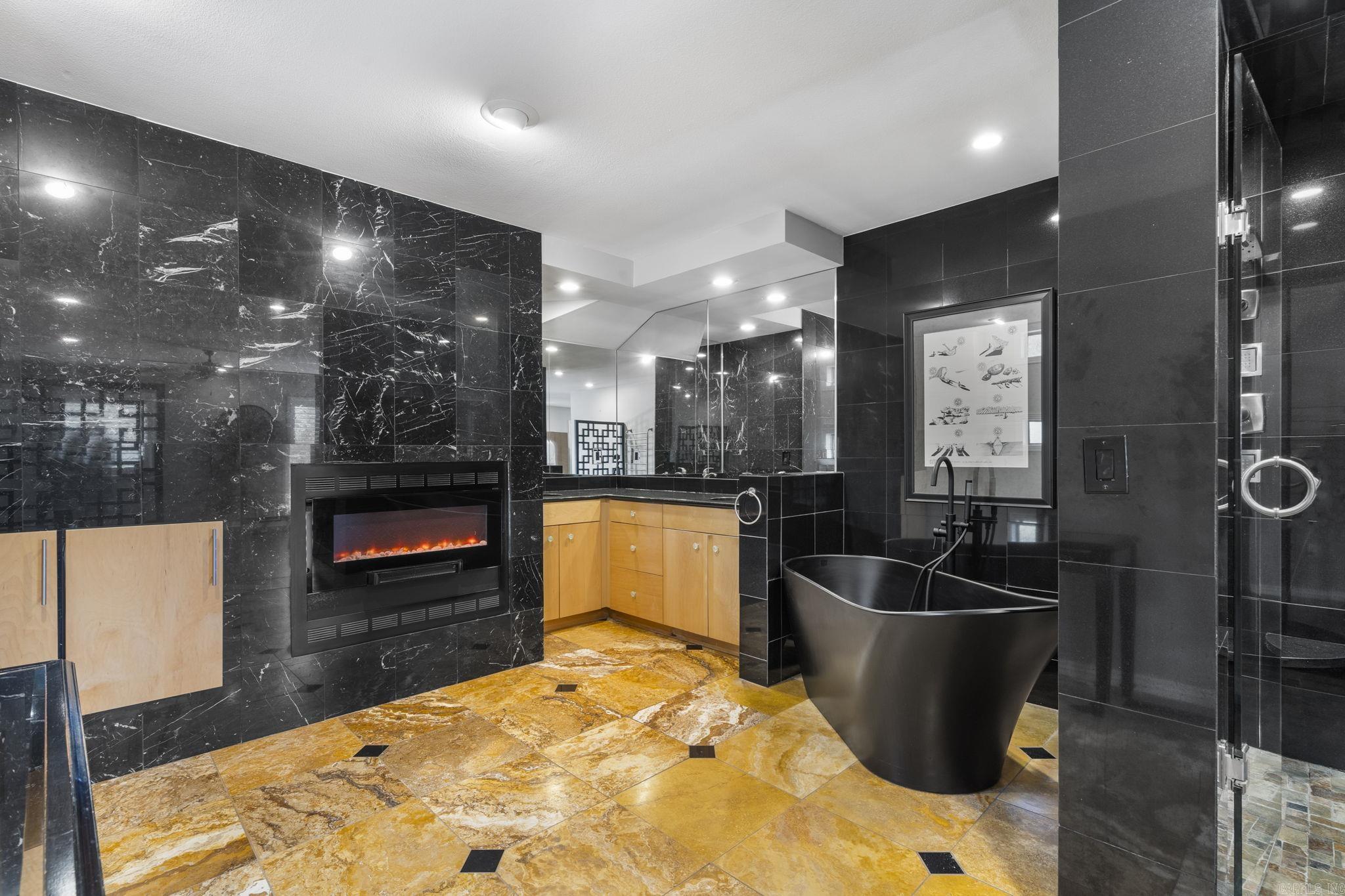 1140 E Lakefront Drive  Fayetteville, AR