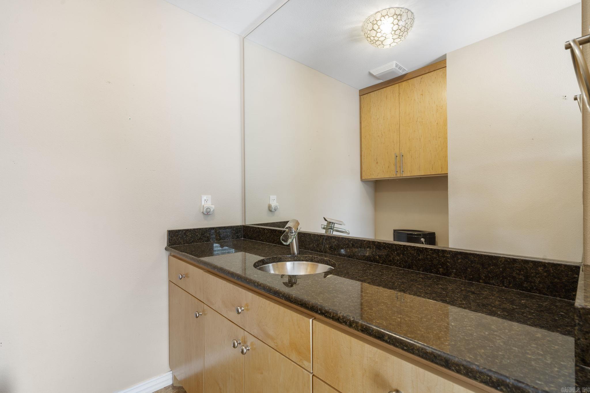 1140 E Lakefront Drive  Fayetteville, AR