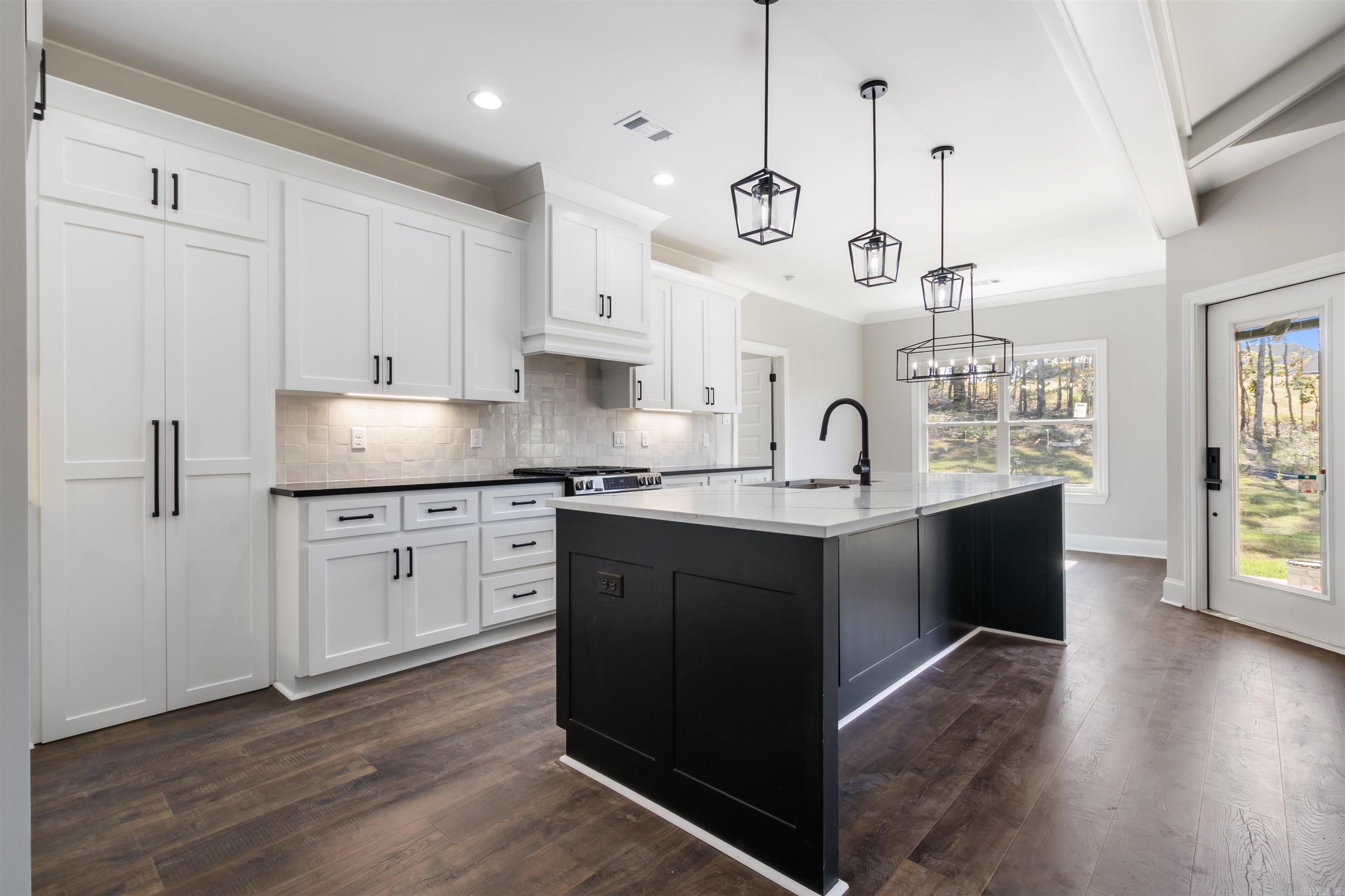 517 Valley Oak  Sherwood, AR