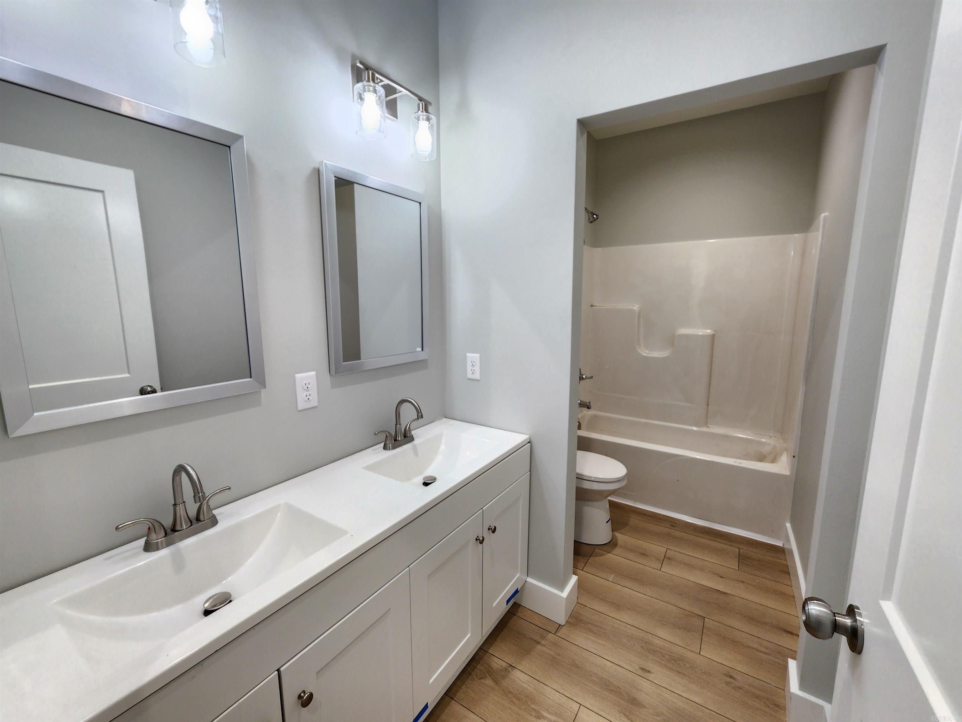 296 Walker  Higginson, AR