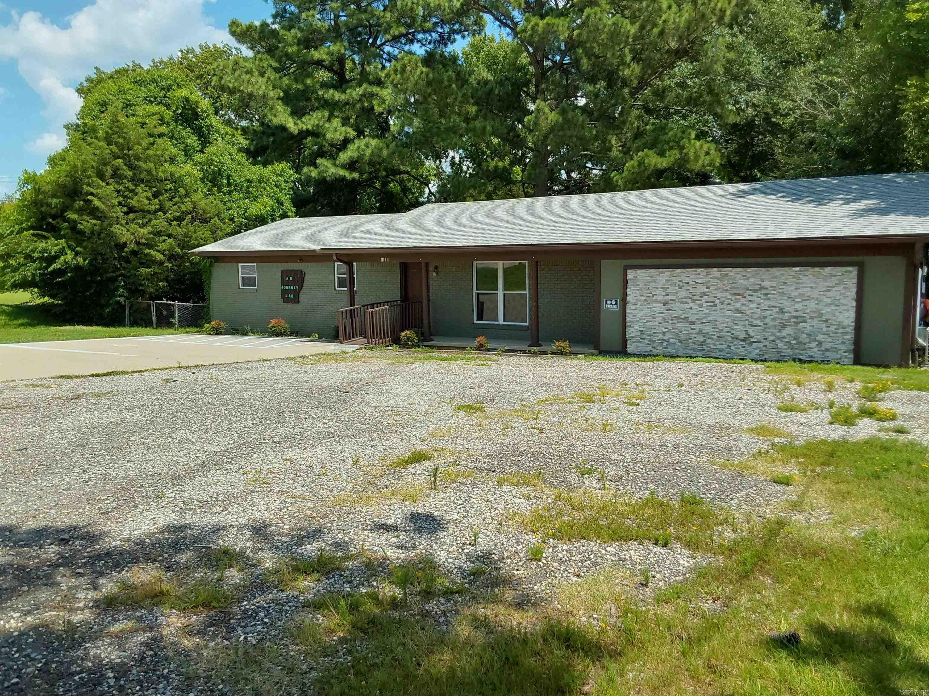 3111 Military  Benton, AR