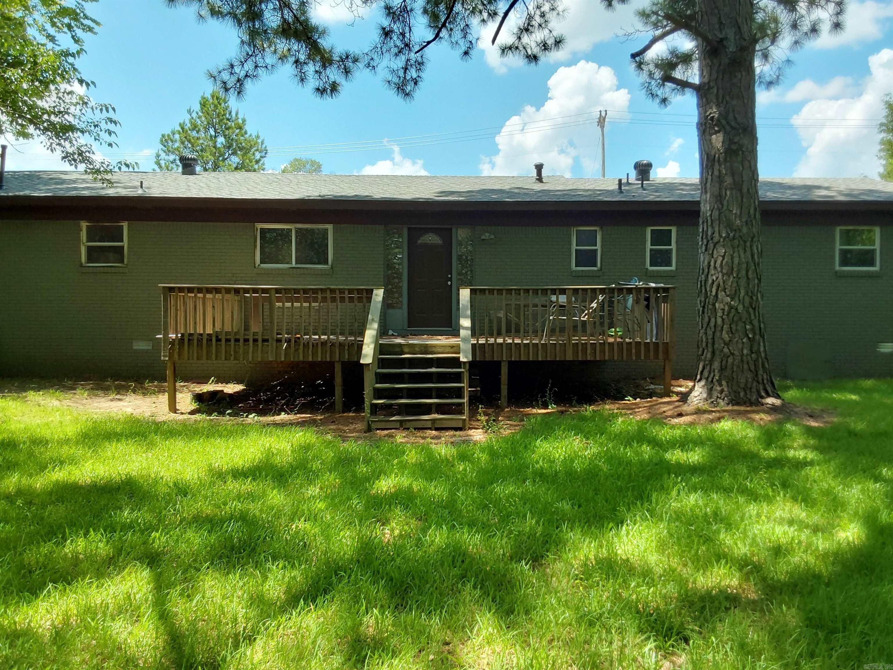 3111 Military  Benton, AR