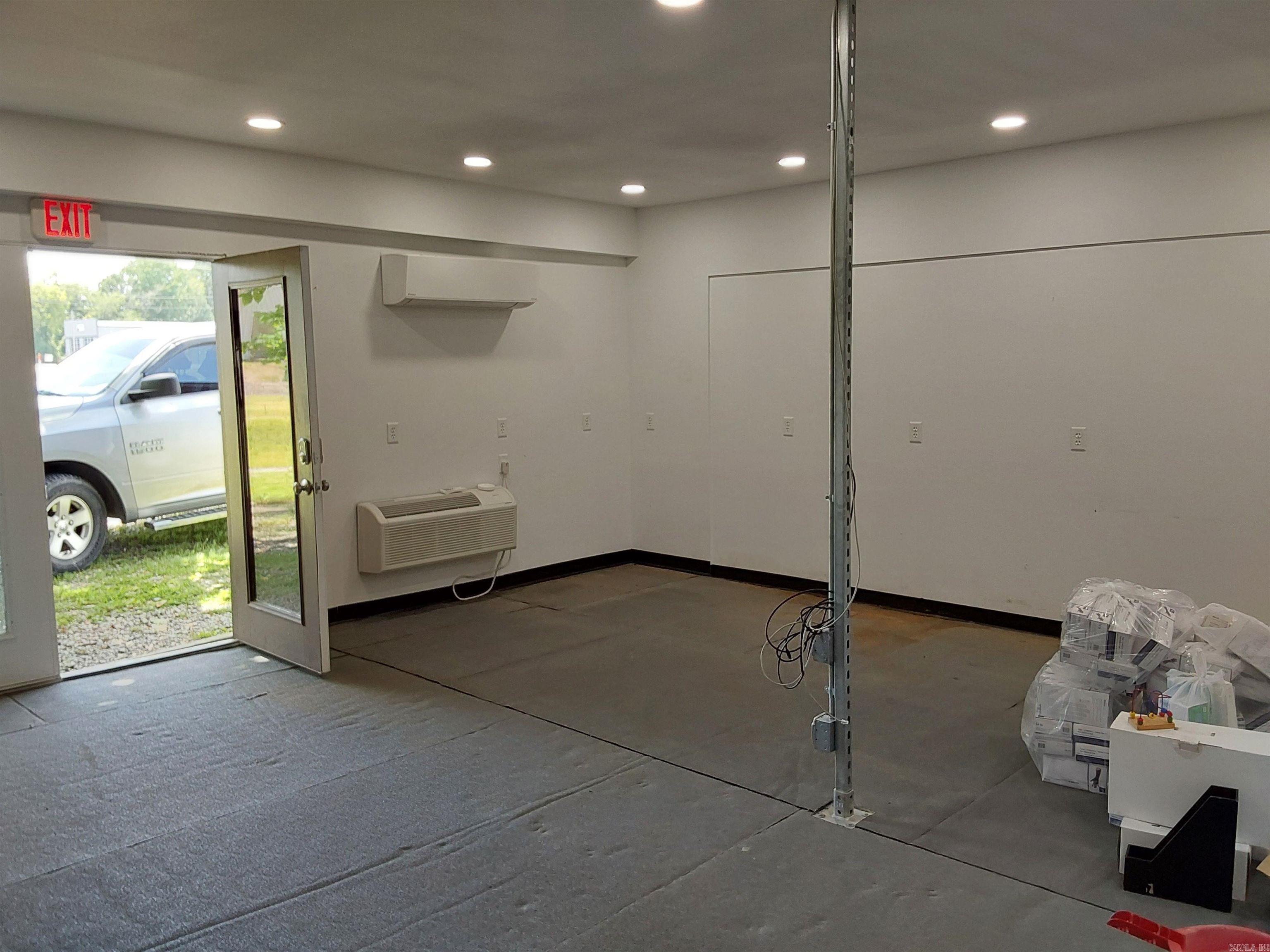 3111 Military  Benton, AR