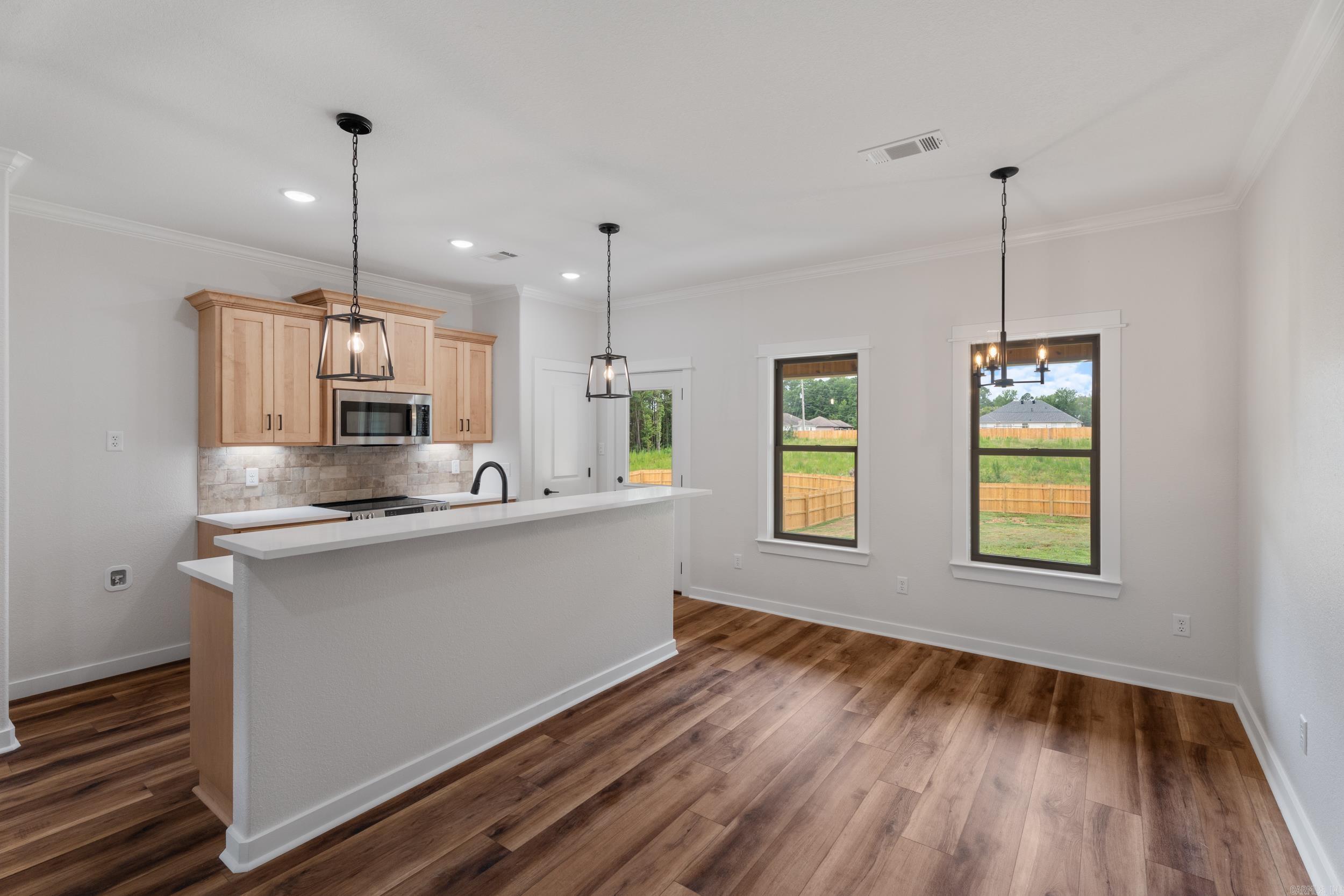 1005 N Red  Sheridan, AR