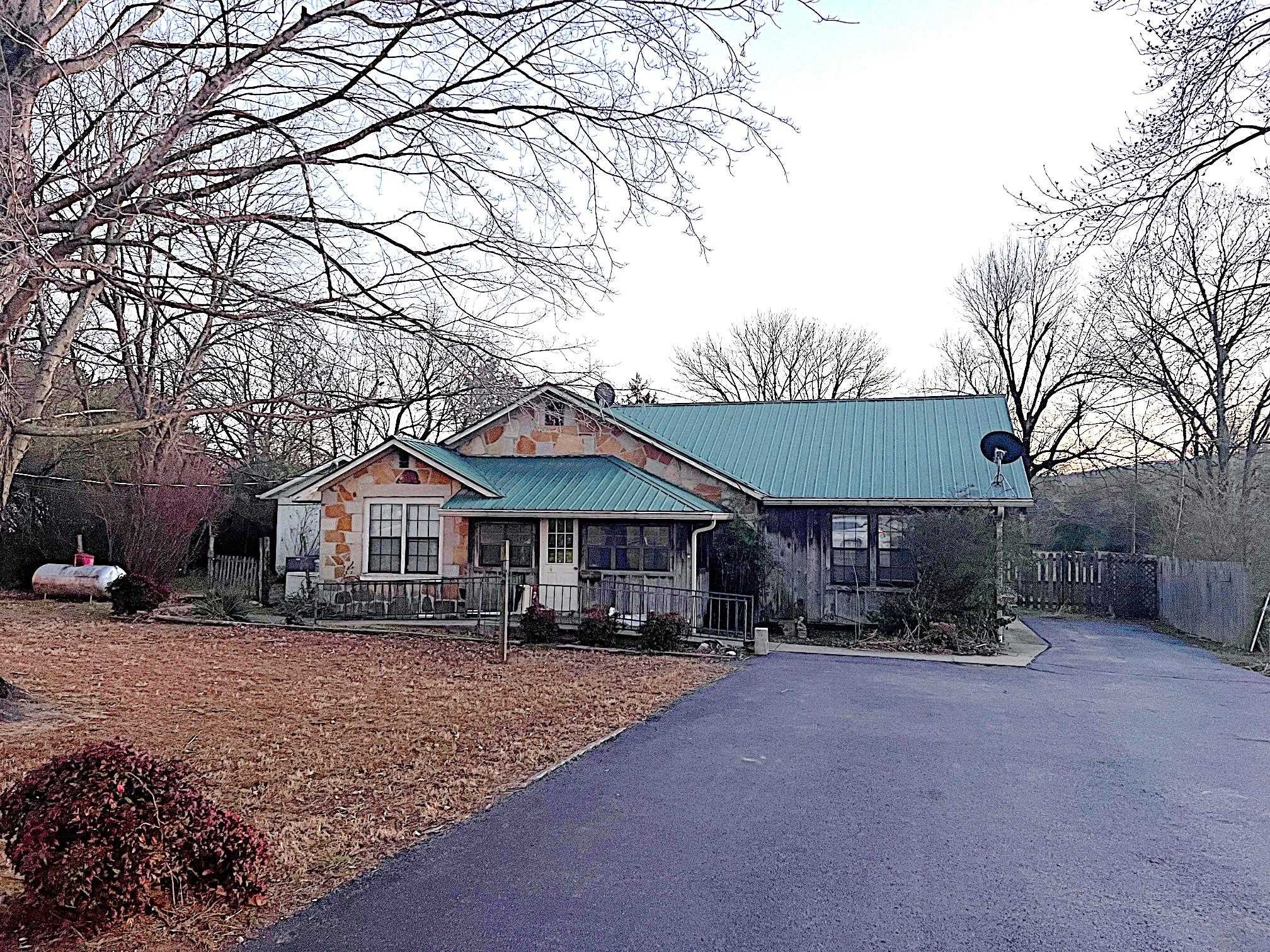 1201 E Main  Mountain View, AR