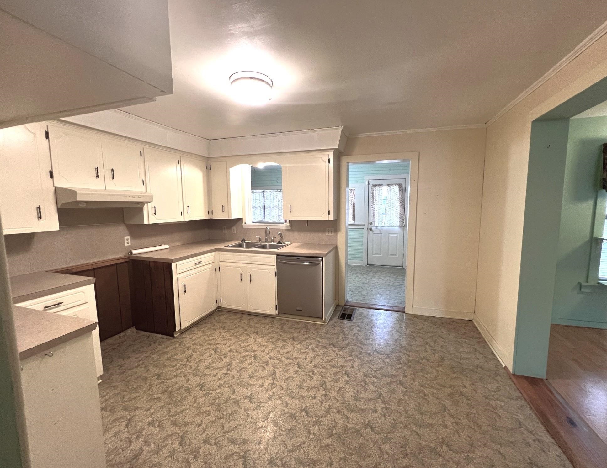 1201 E Main  Mountain View, AR