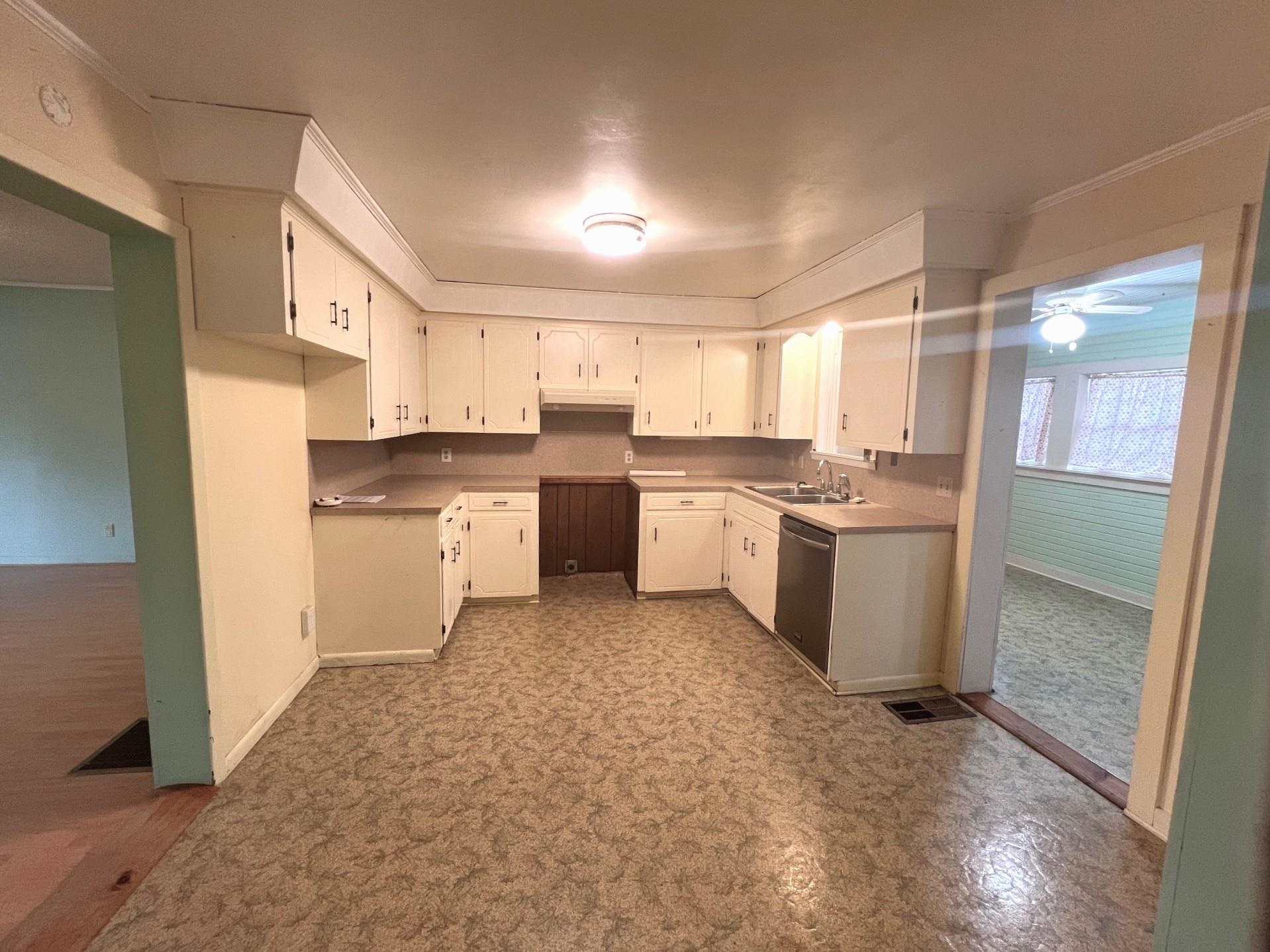 1201 E Main  Mountain View, AR