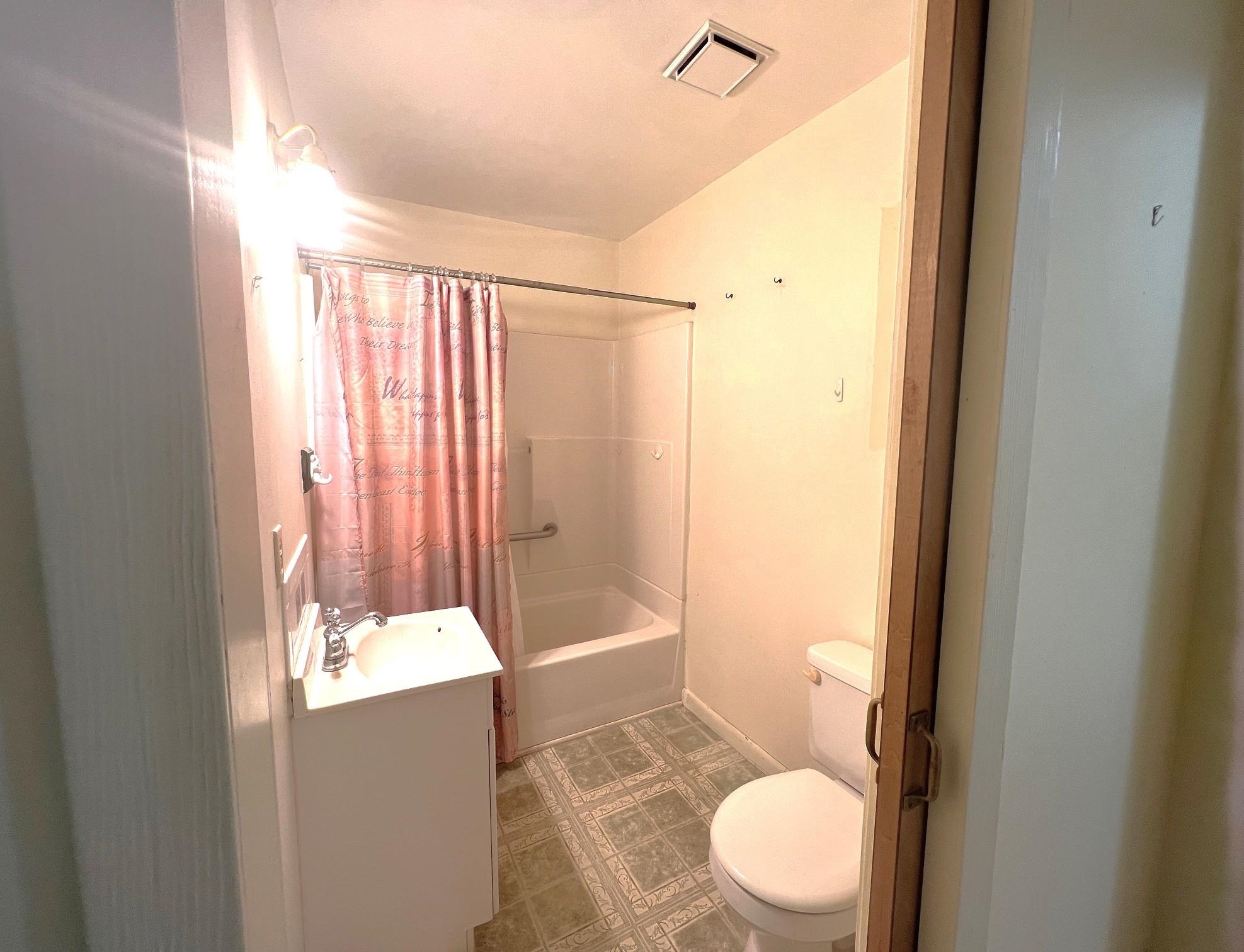 1201 E Main  Mountain View, AR