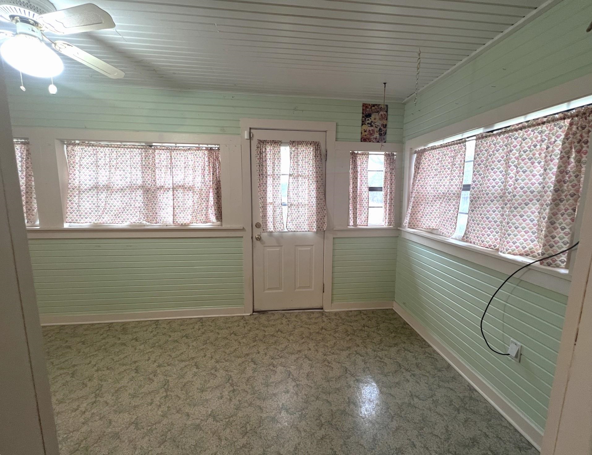 1201 E Main  Mountain View, AR