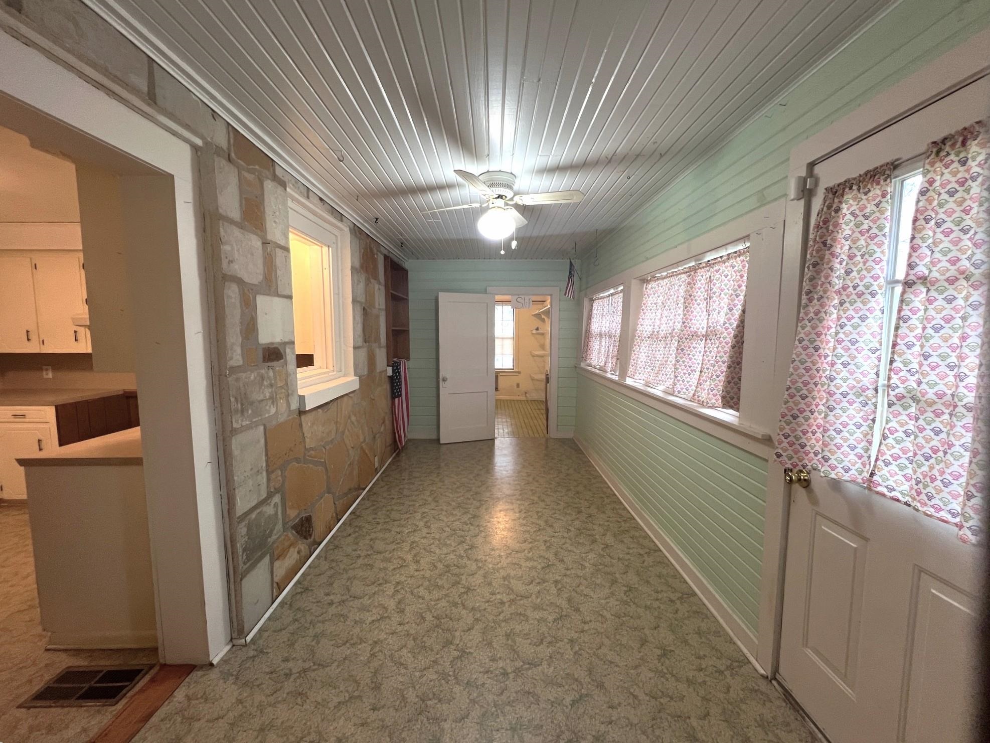 1201 E Main  Mountain View, AR