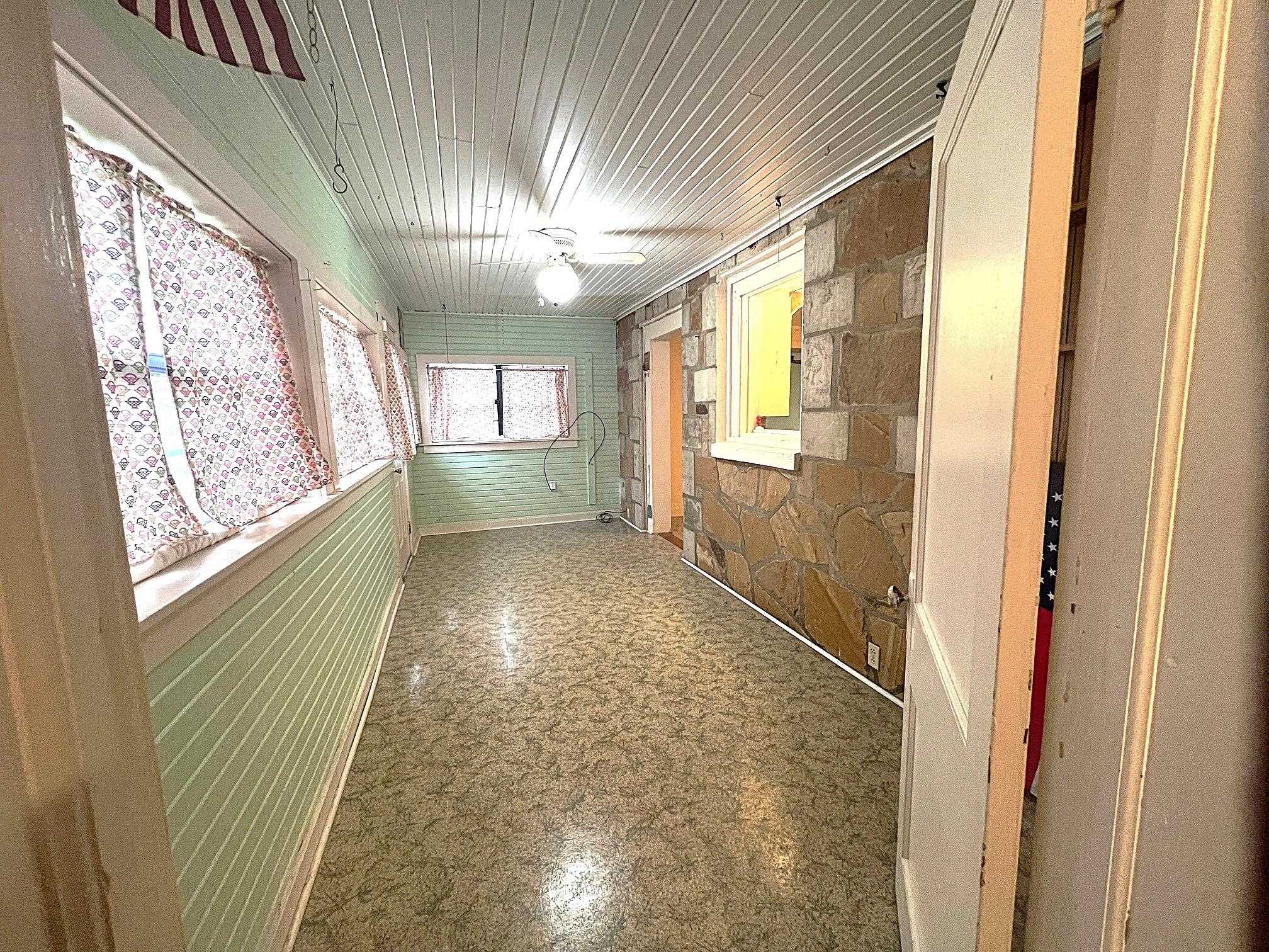 1201 E Main  Mountain View, AR