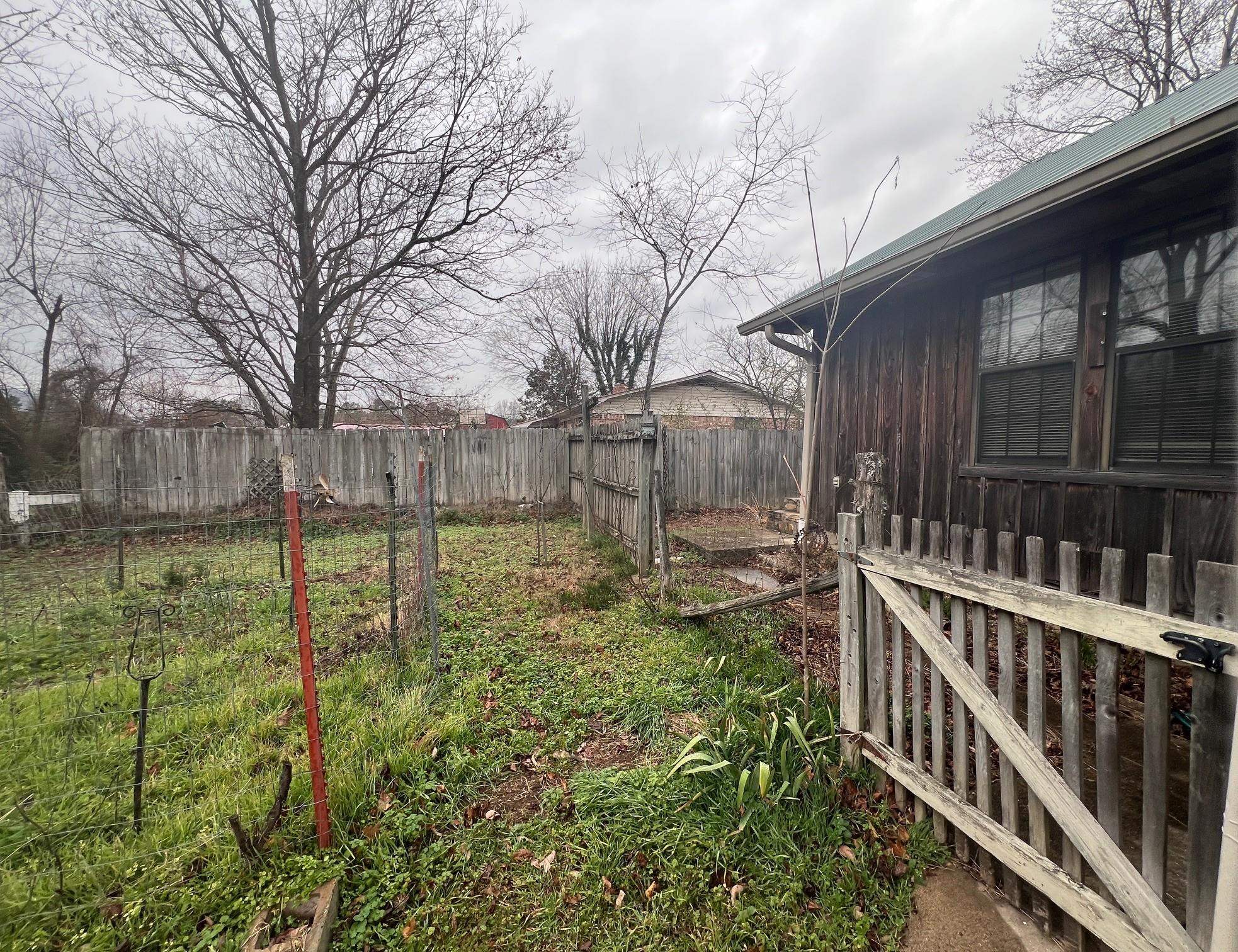 1201 E Main  Mountain View, AR