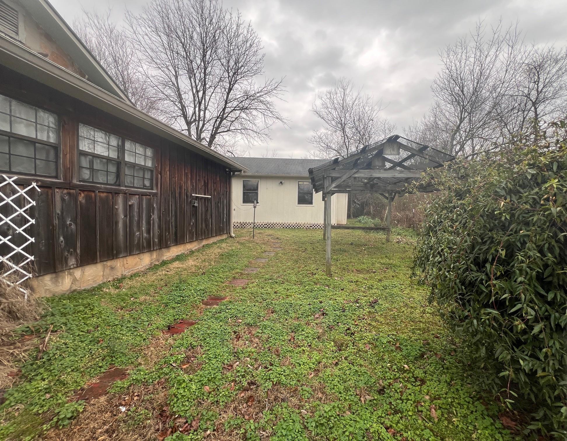 1201 E Main  Mountain View, AR