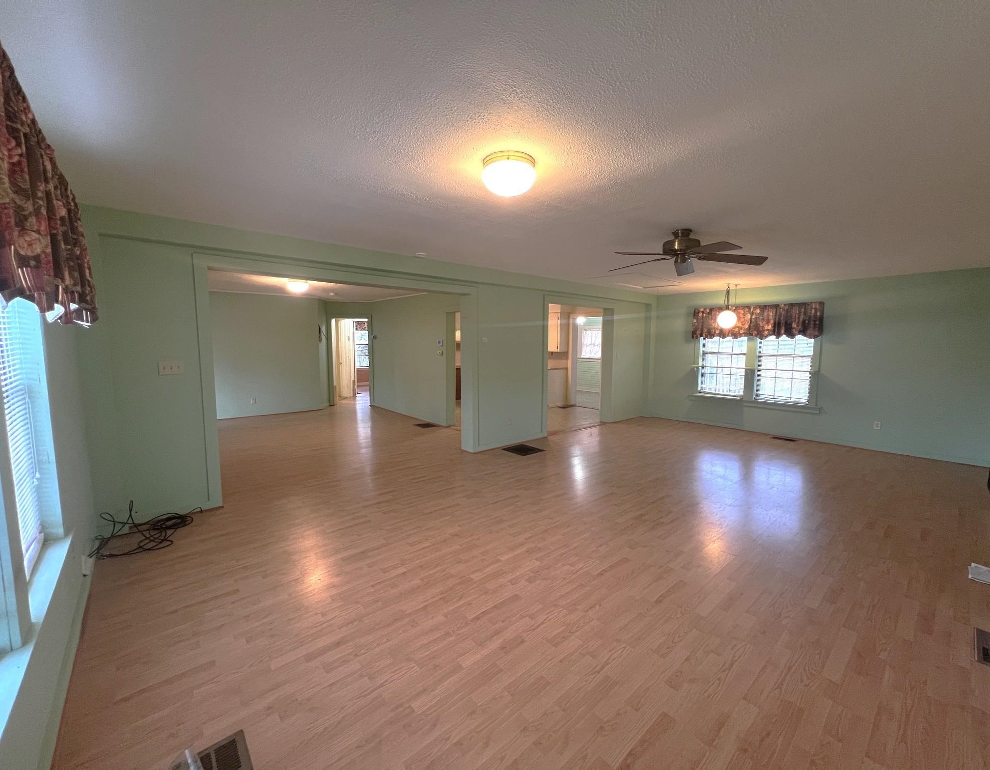 1201 E Main  Mountain View, AR